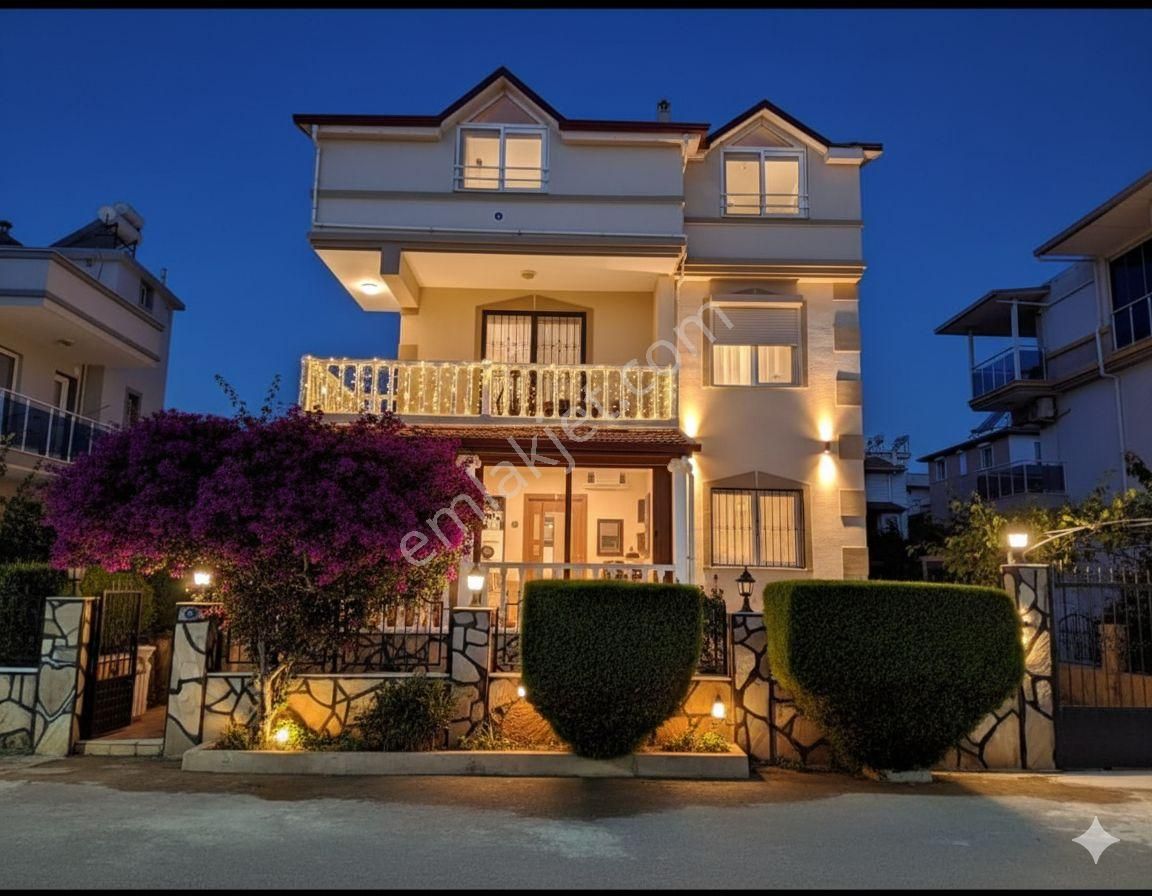 Ürkmez De Denize 100m Tek Müstakil 1.sınıf Kalite Ultra Lükx Satılık 4+2 Villa