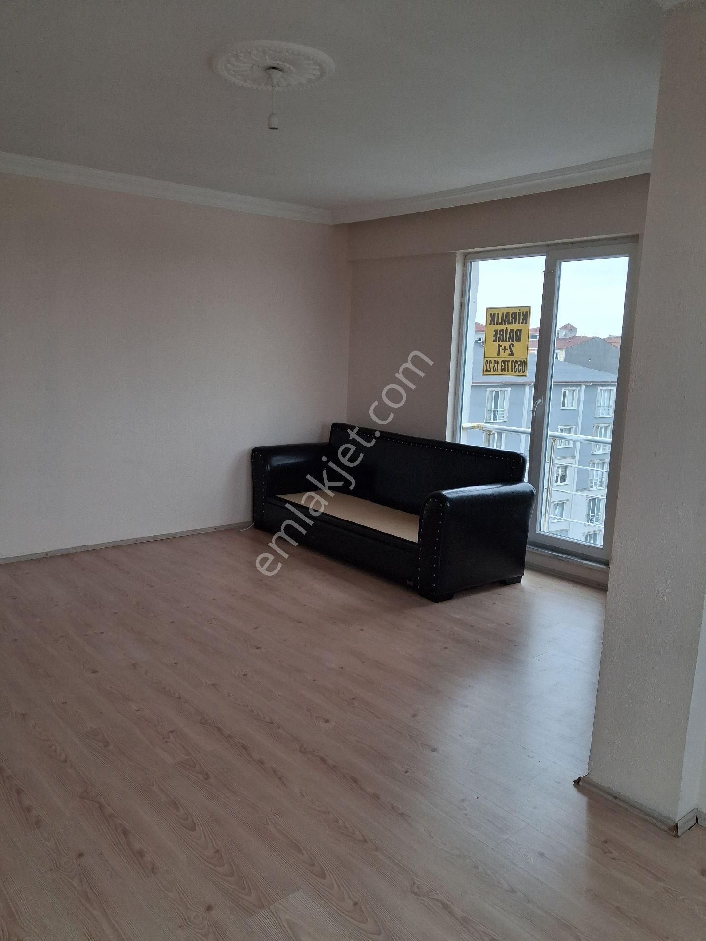 Tuşba Emlaktan Satılık İskanlı Kombili Geniş 2+1 Daire - Görsel 3