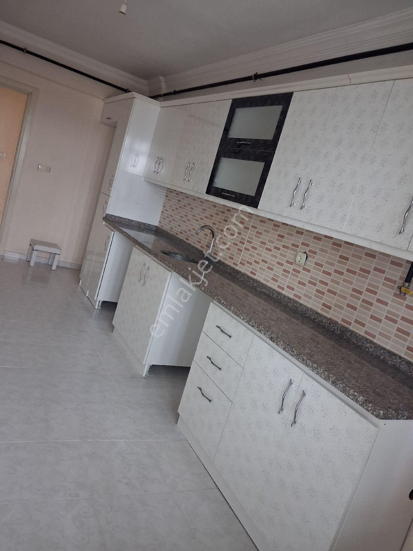 Tuşba Emlaktan Satılık İskanlı Kombili Geniş 2+1 Daire - Görsel 16