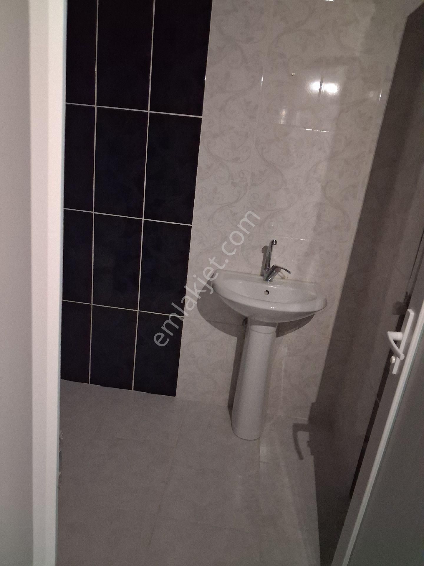 Tuşba Emlaktan Satılık İskanlı Kombili Geniş 2+1 Daire - Görsel 27