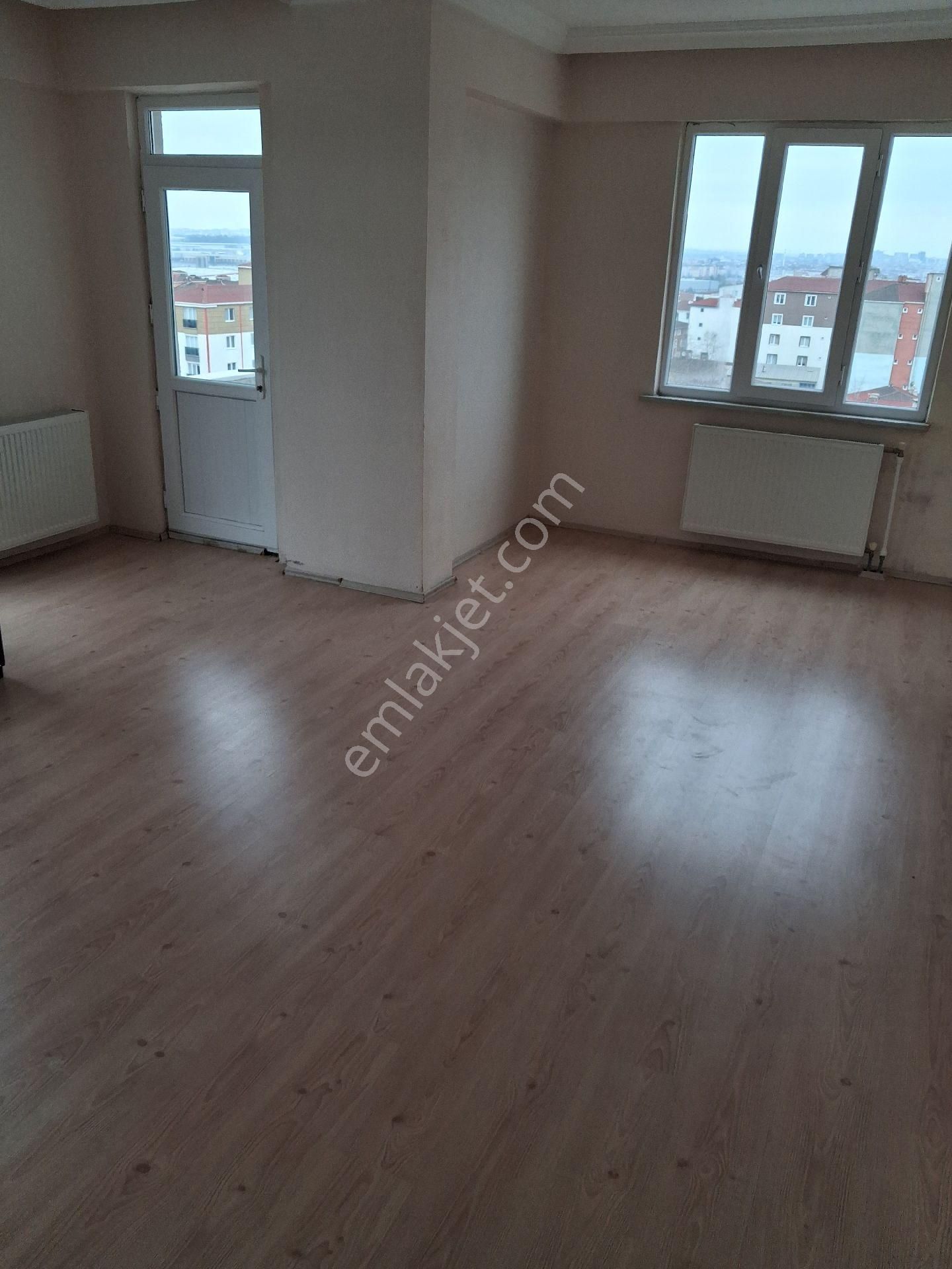 Tuşba Emlaktan Satılık İskanlı Kombili Geniş 2+1 Daire - Görsel 2