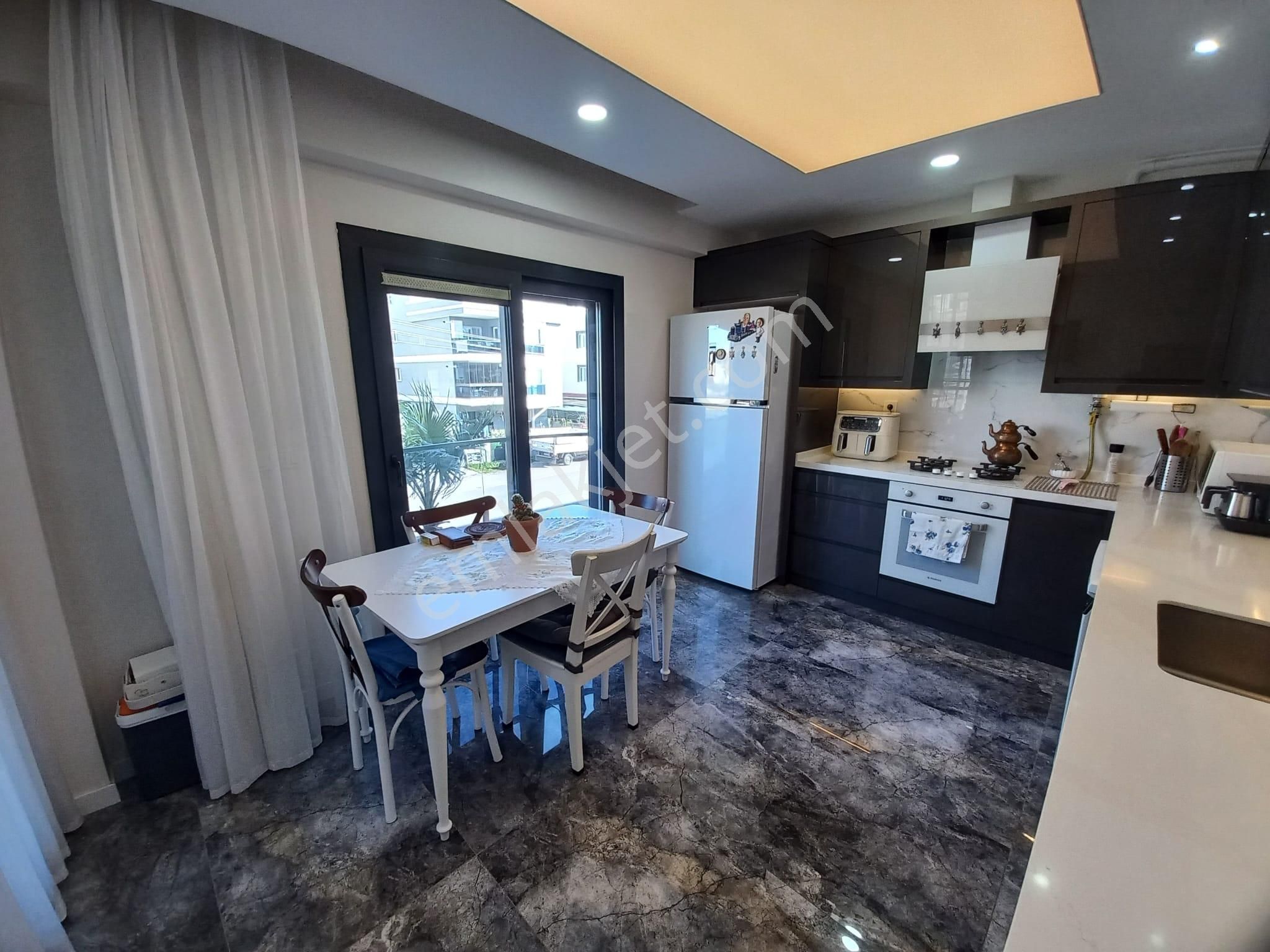 Turpa Lotustan Ahmet Adaman Sitesinde 3+1 Özel Yapım Satılık Daire - Görsel 4