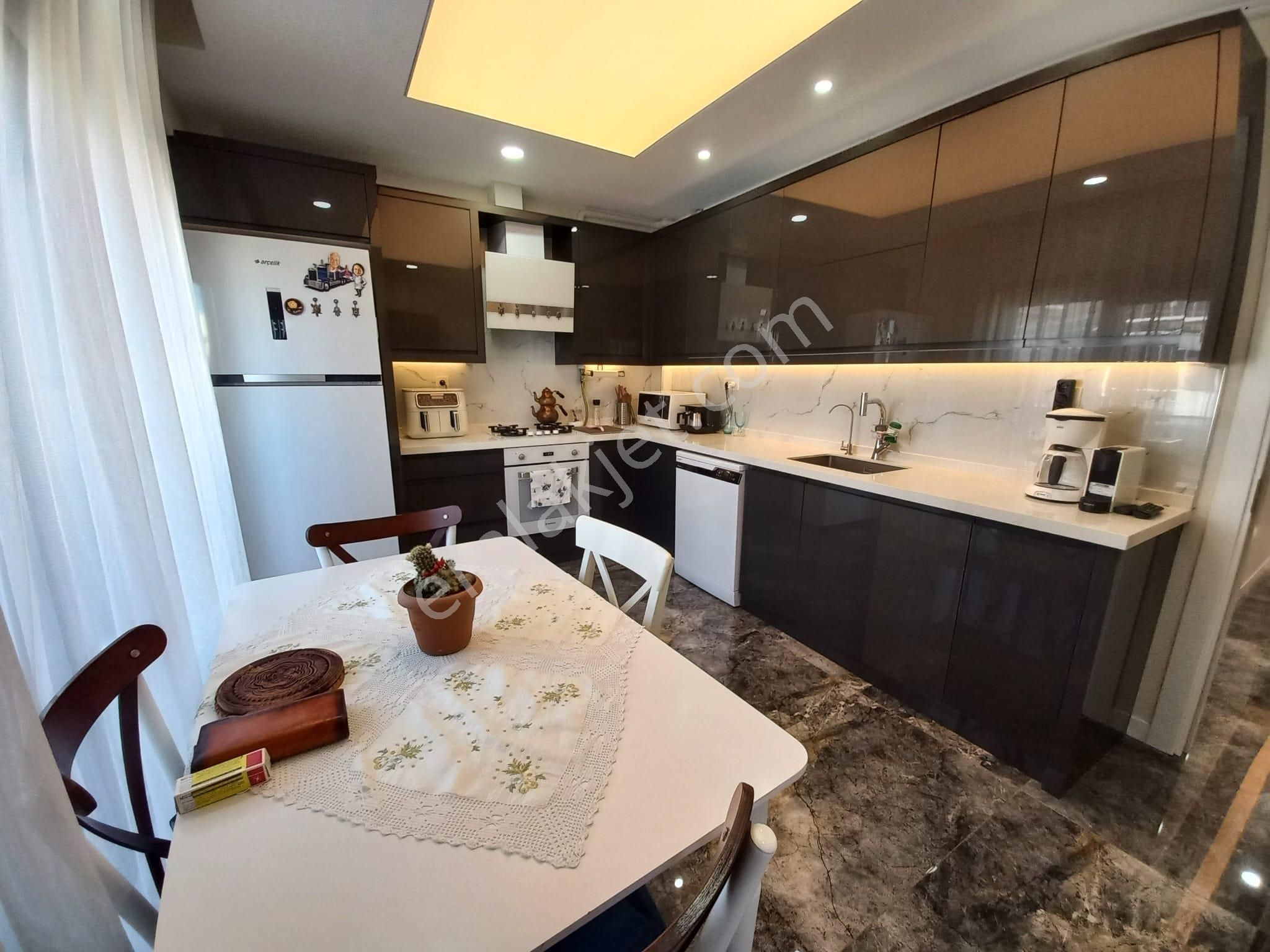 Turpa Lotustan Ahmet Adaman Sitesinde 3+1 Özel Yapım Satılık Daire - Görsel 3