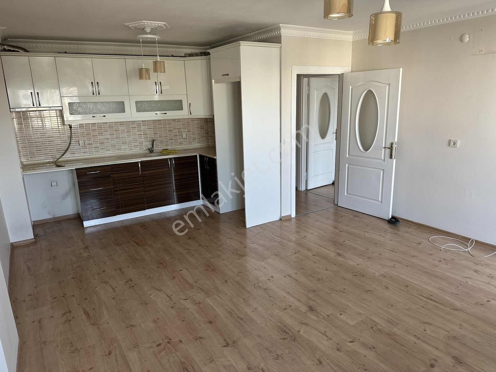 Demetten 2+1 Açık Mutfaklı Doğalgazlı Arakat Satılık Daire.