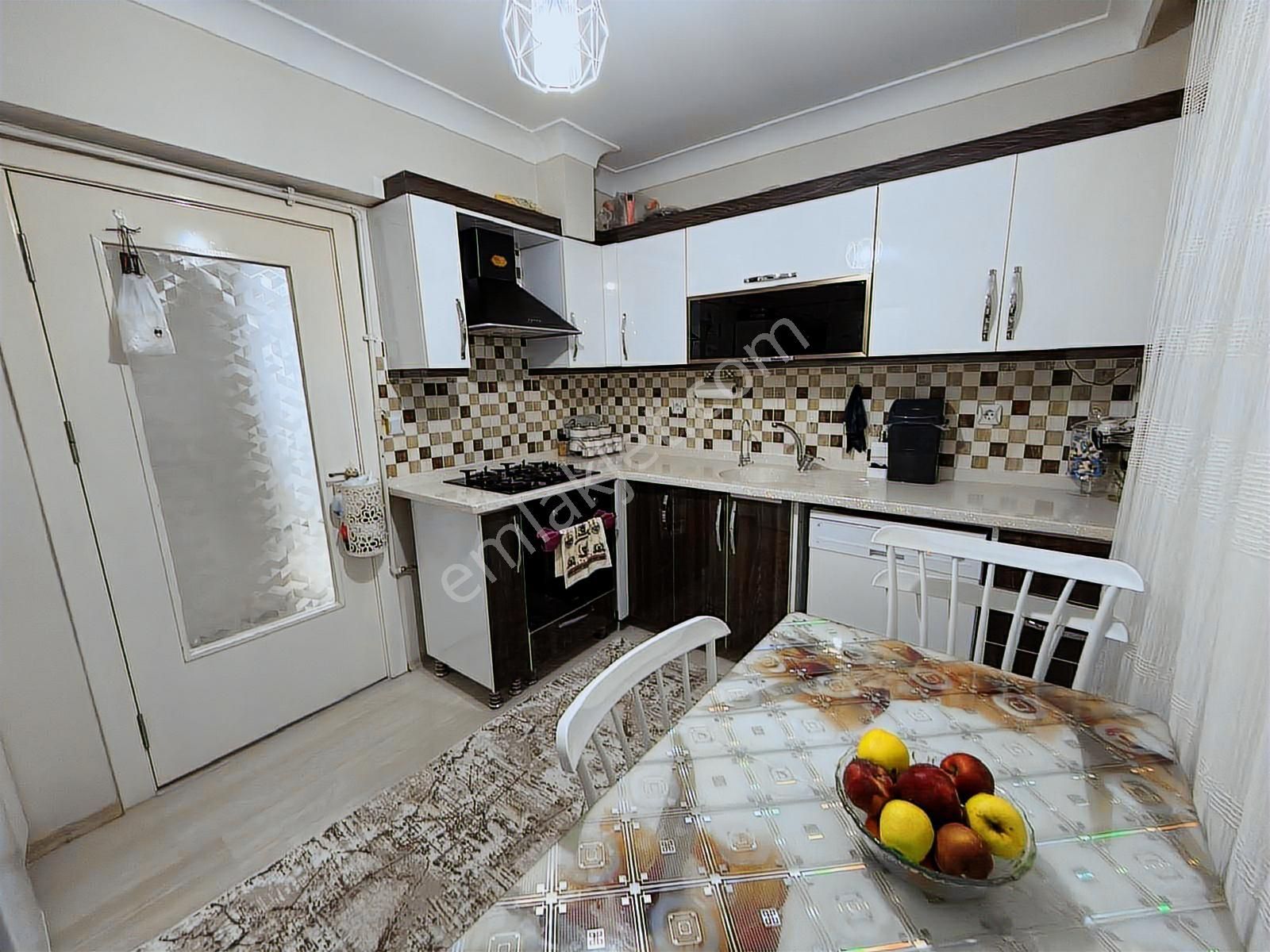 Merkezi*konumda*okul*dibi*park*cephe*kredi*limitsiz*yetkili*