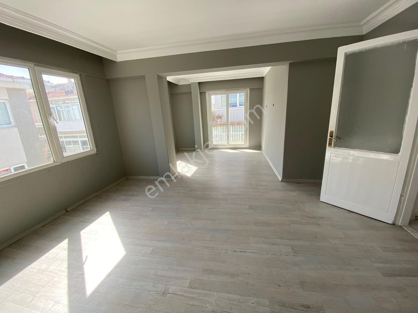 Ücyolmetro Muratreis İlk Öögretim Hastane Cadde Yakını Düz Ayak - Görsel 8