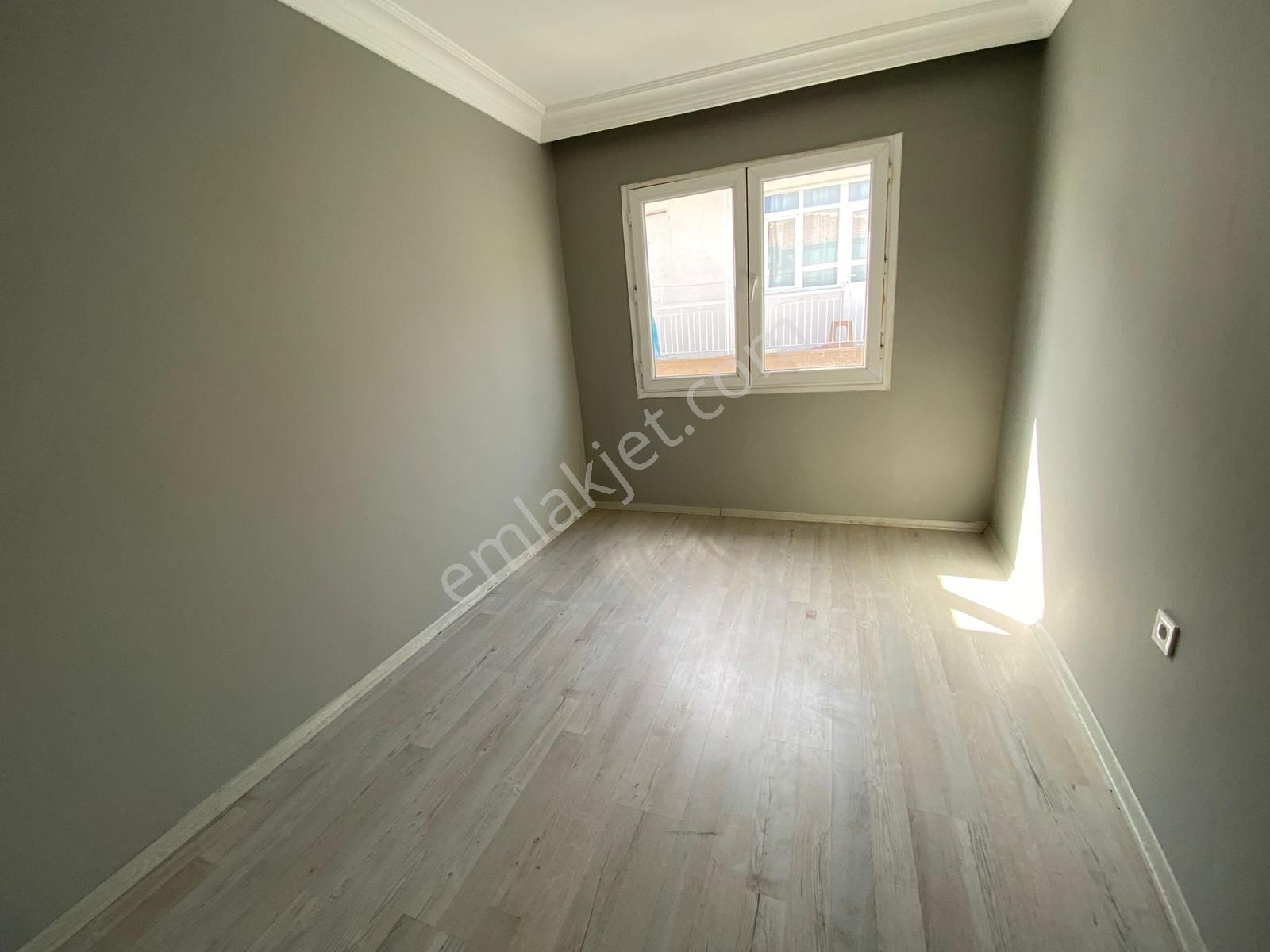 Ücyolmetro Muratreis İlk Öögretim Hastane Cadde Yakını Düz Ayak - Görsel 5