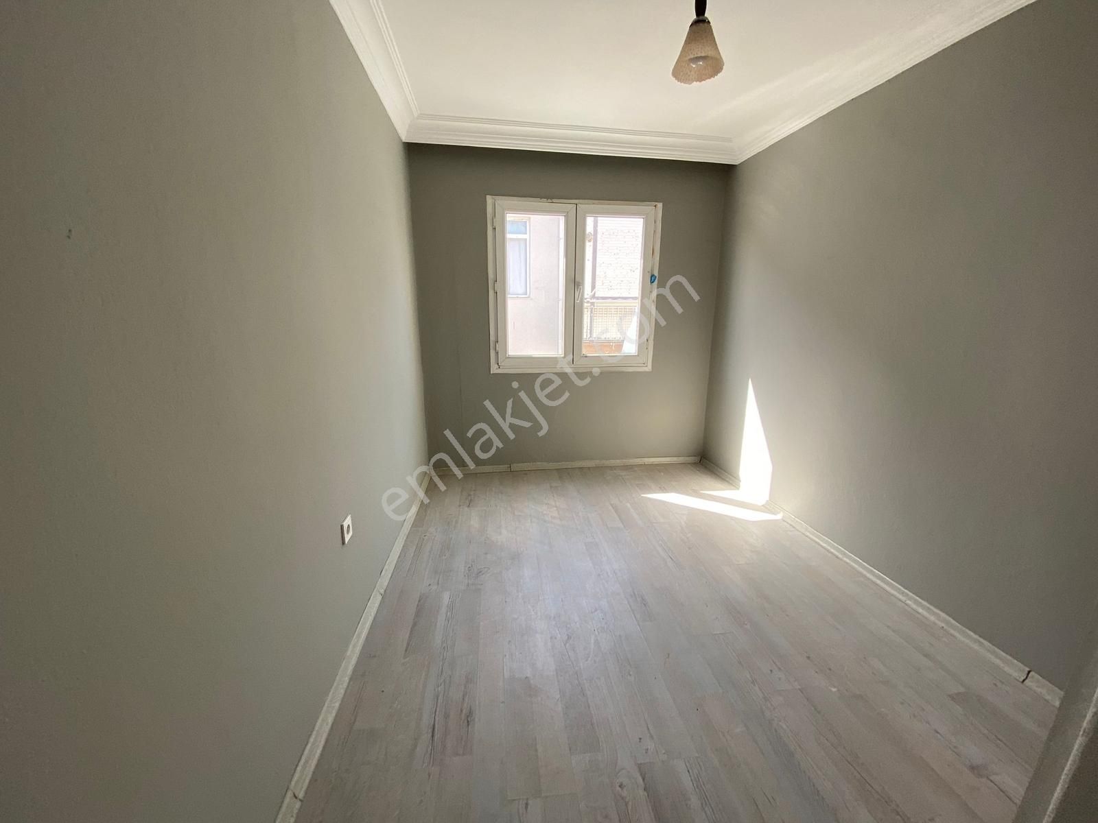 Ücyolmetro Muratreis İlk Öögretim Hastane Cadde Yakını Düz Ayak - Görsel 9