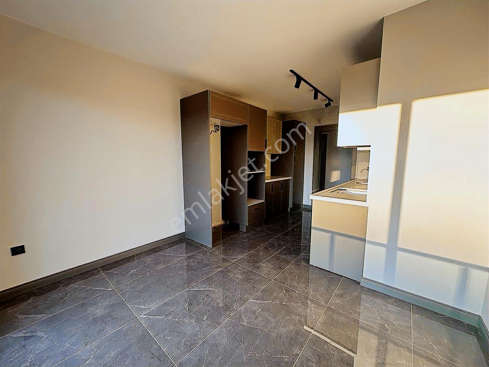 3+1 Ayrı Mutfak Havuzlu Site İçi Büyük Balkon Fırsat Daire - Görsel 7