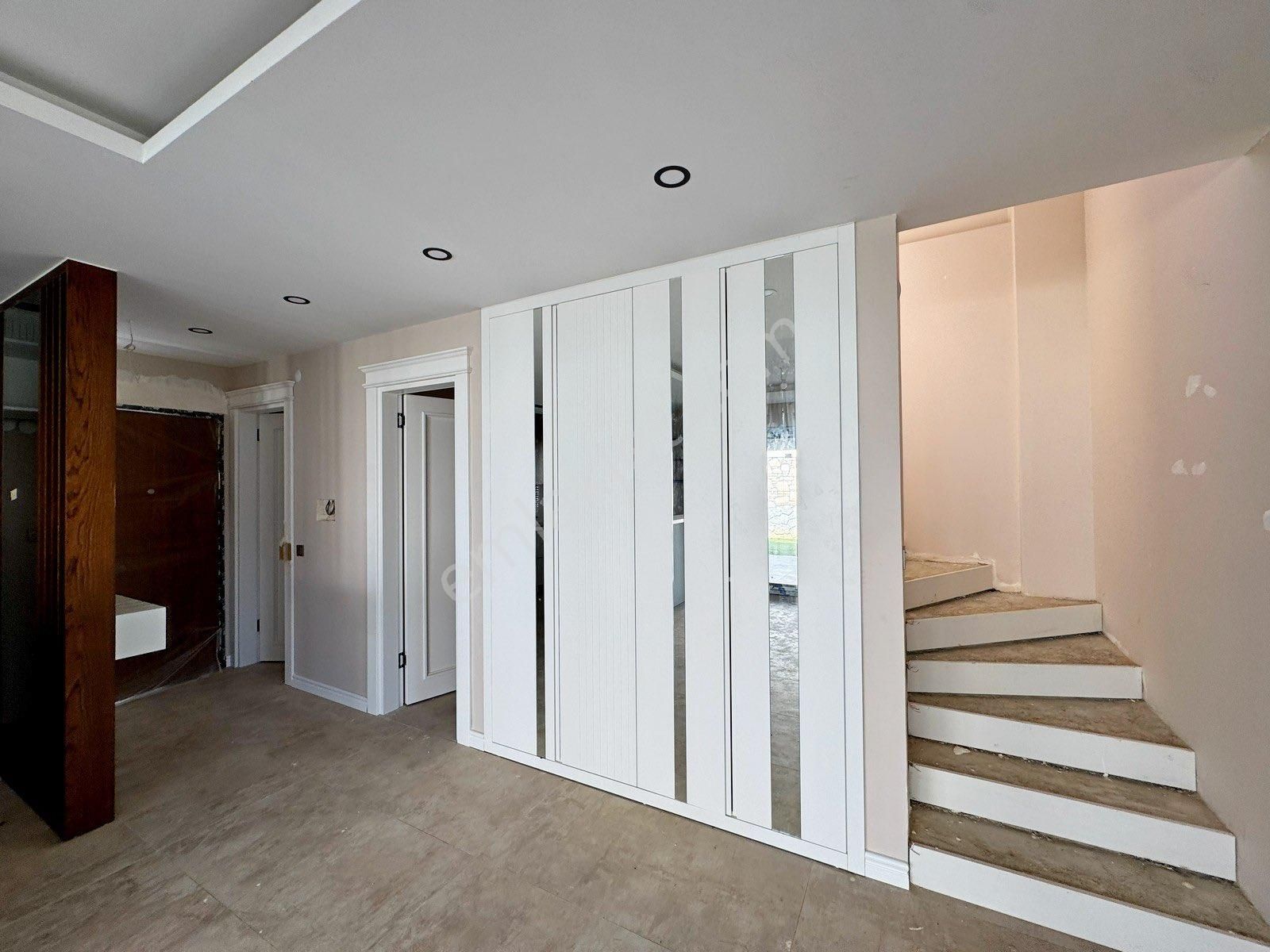 Müstakil Özel Havuzlu Geniş Bahçeli 3+1 Lüks Villa - Görsel 22