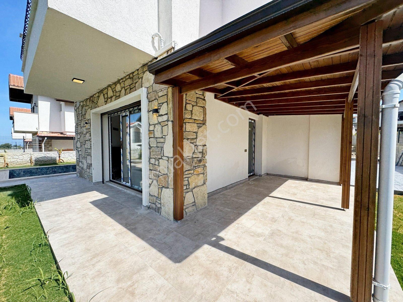 Müstakil Özel Havuzlu Geniş Bahçeli 3+1 Lüks Villa - Görsel 24