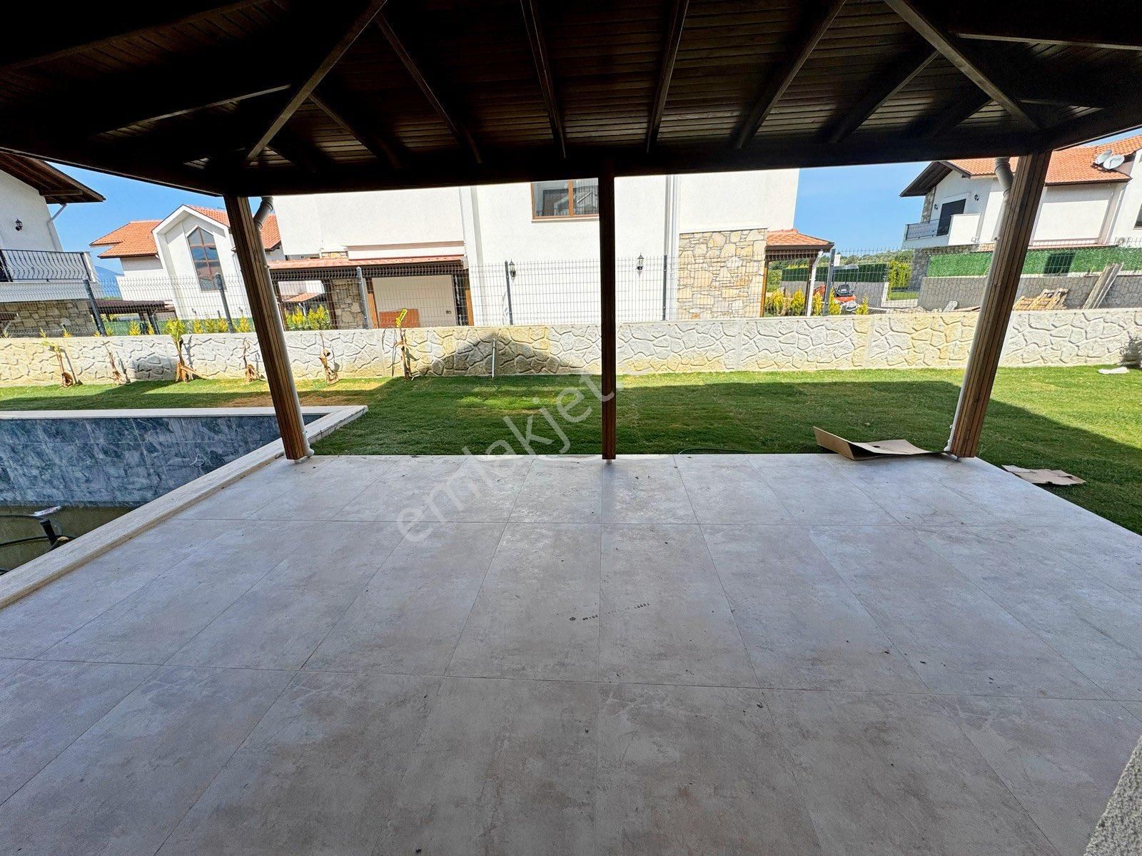 Müstakil Özel Havuzlu Geniş Bahçeli 3+1 Lüks Villa - Görsel 23