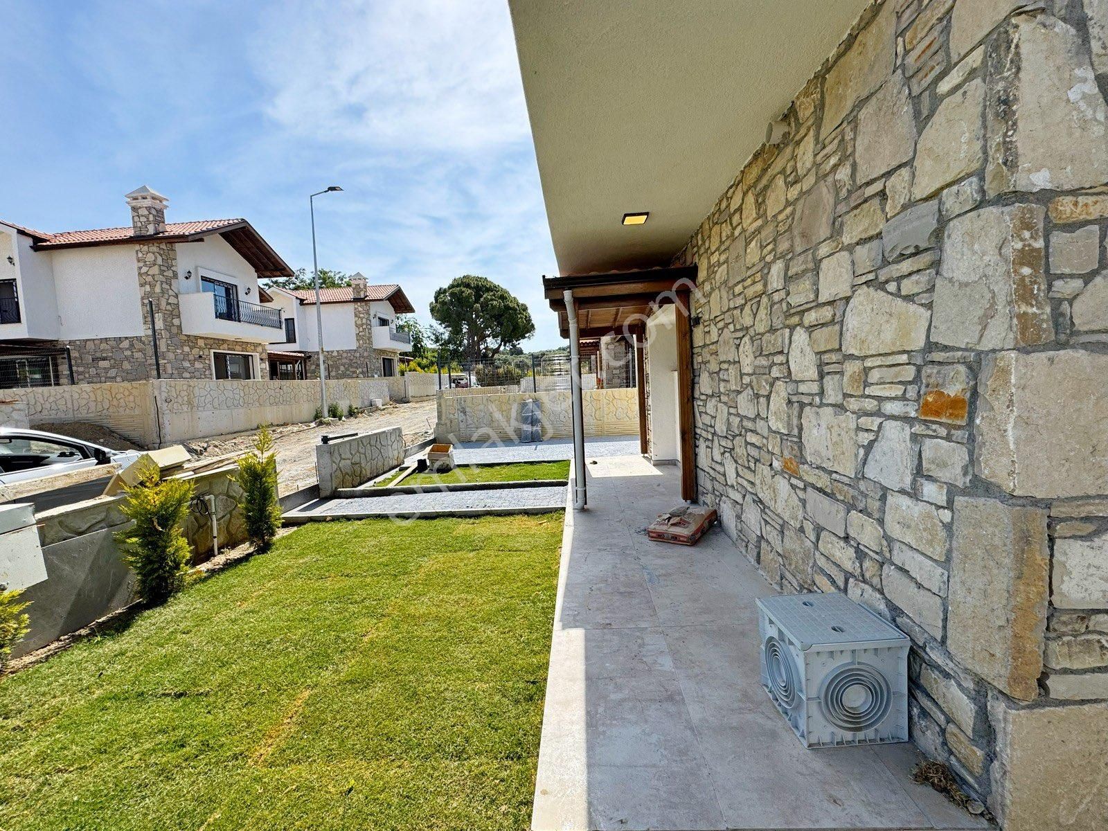 Müstakil Özel Havuzlu Geniş Bahçeli 3+1 Lüks Villa - Görsel 27