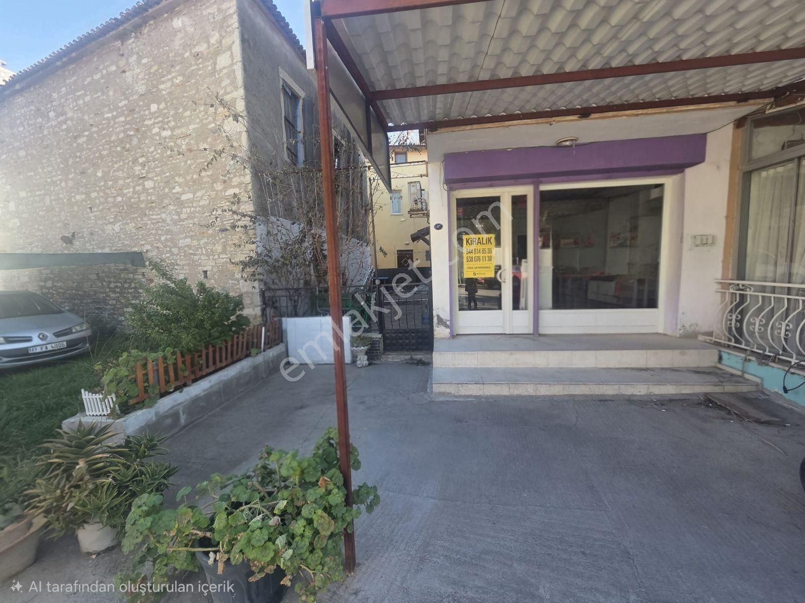 Yenifoça'nın Kalbinde İşlek Cadde Üzerinde Köşe Kiralık Dükkan - Görsel 2
