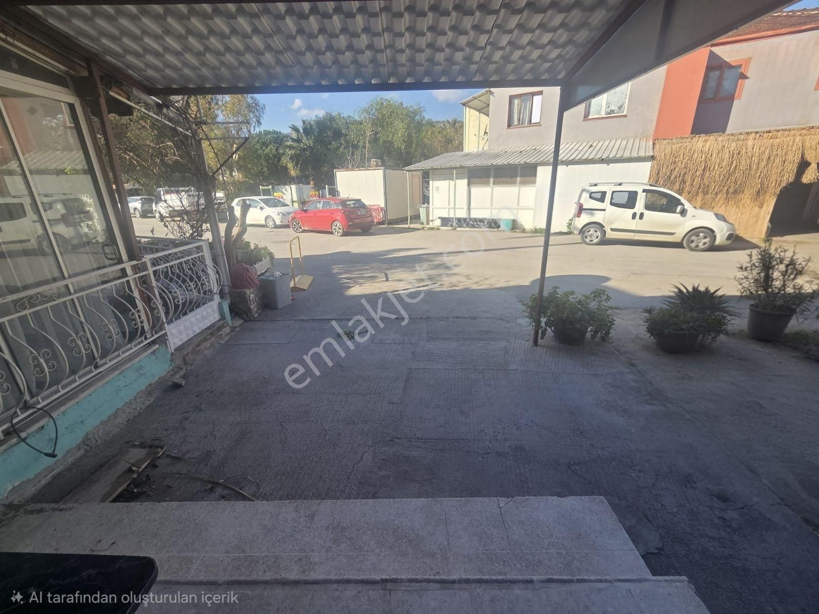 Yenifoça'nın Kalbinde İşlek Cadde Üzerinde Köşe Kiralık Dükkan - Görsel 4