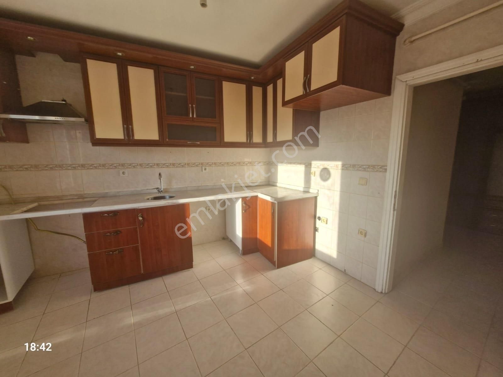 Boğazköy Caddesi Üzerinde Geniş Ve Konforlu 3+1 Kiralık Ev - Görsel 8