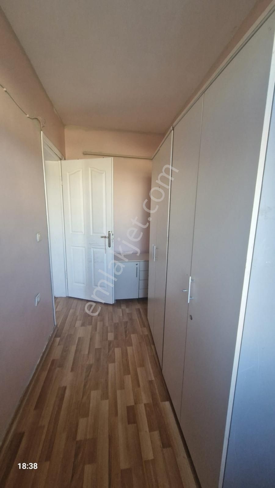 Boğazköy Caddesi Üzerinde Geniş Ve Konforlu 3+1 Kiralık Ev - Görsel 4