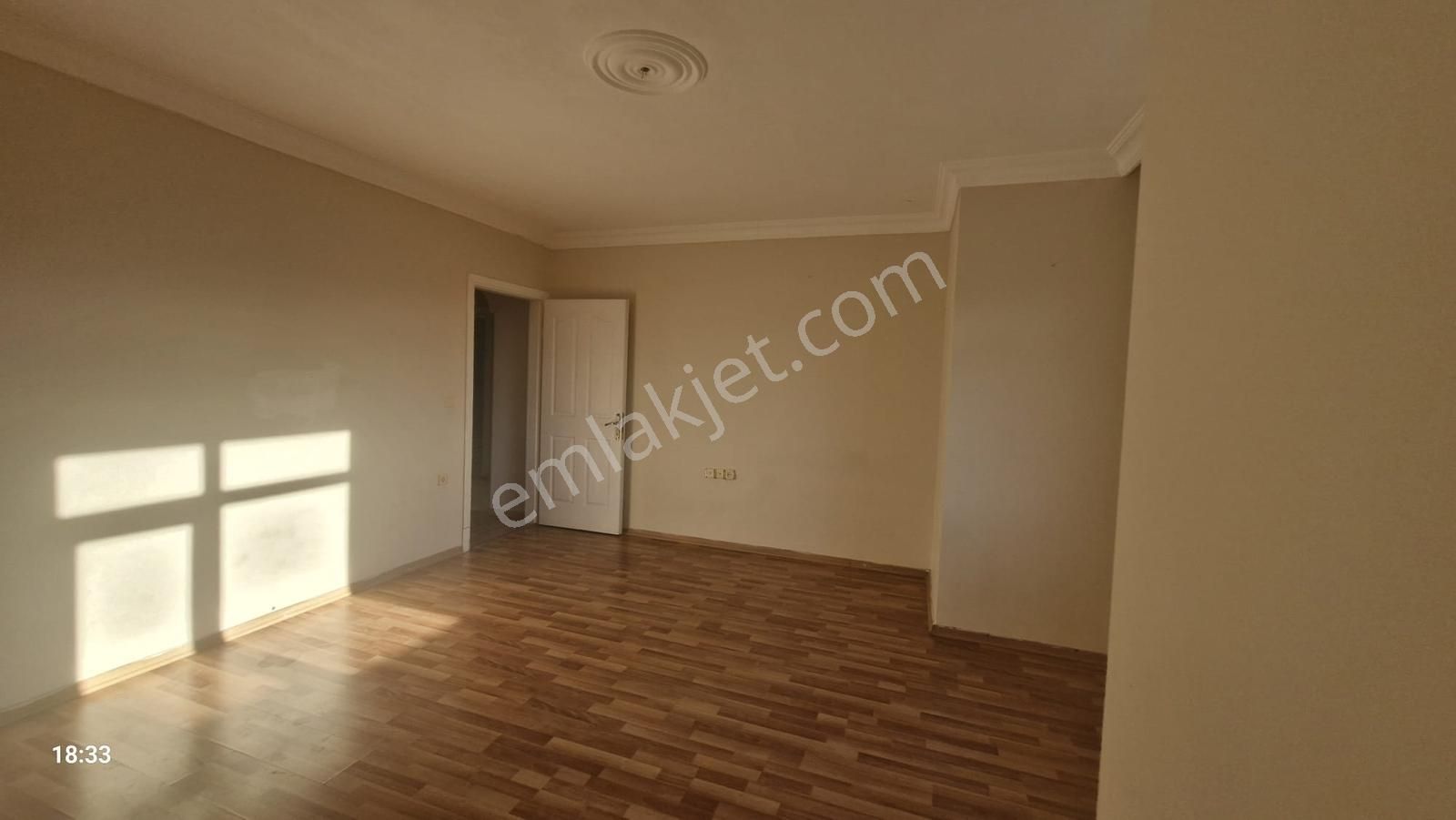 Boğazköy Caddesi Üzerinde Geniş Ve Konforlu 3+1 Kiralık Ev - Görsel 6