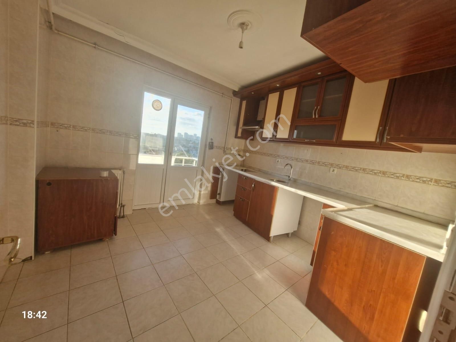 Boğazköy Caddesi Üzerinde Geniş Ve Konforlu 3+1 Kiralık Ev - Görsel 18