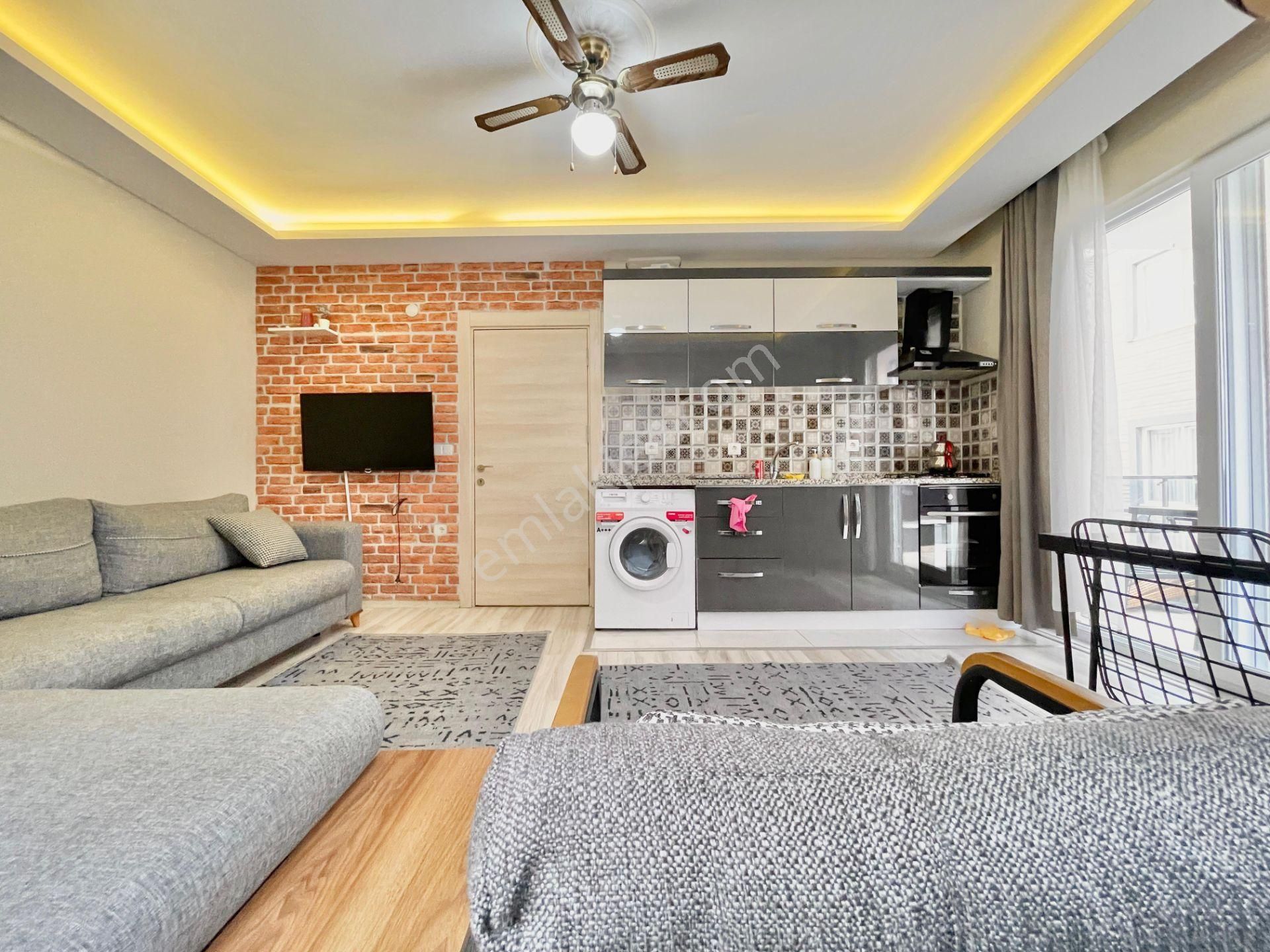 Berkay Demirel'den Altınkumda Ara Kat Geniş Kullanımlı 1+1 Daire