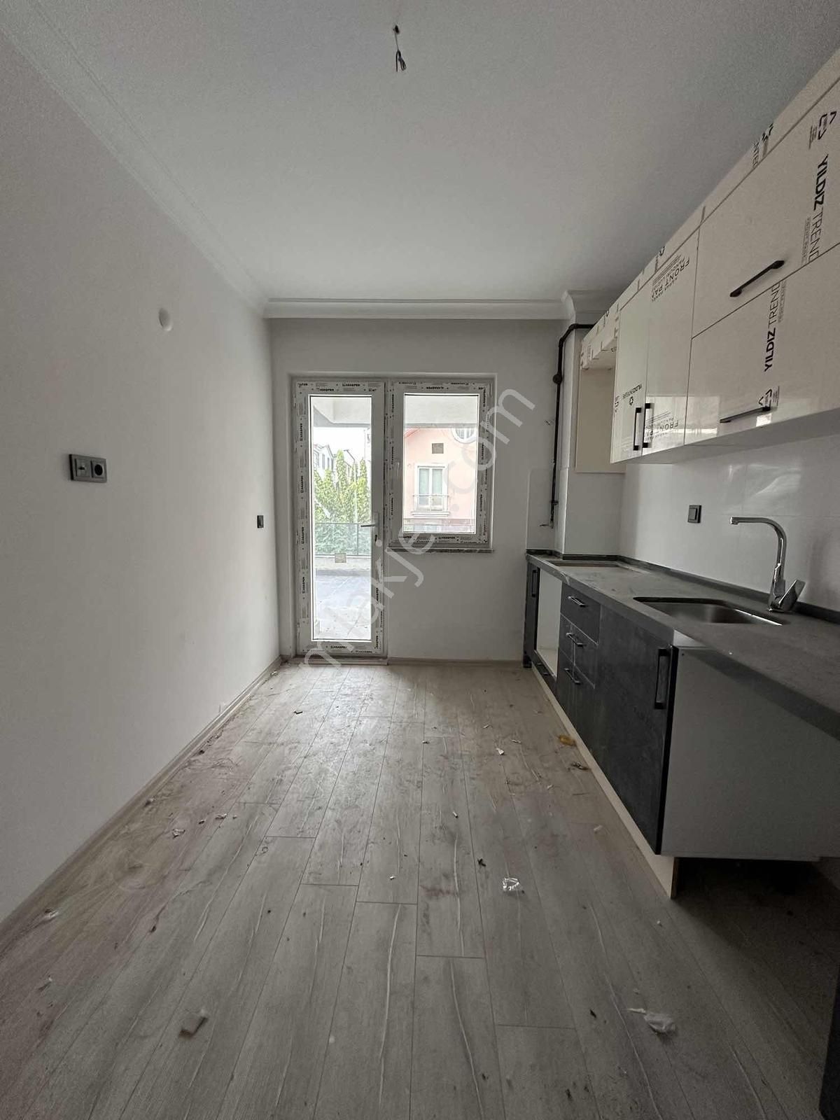 Kayalardan Çamlık Caddesi Üzeri Cambalkonlu 3+1 Sıfır Kiralık - Görsel 18