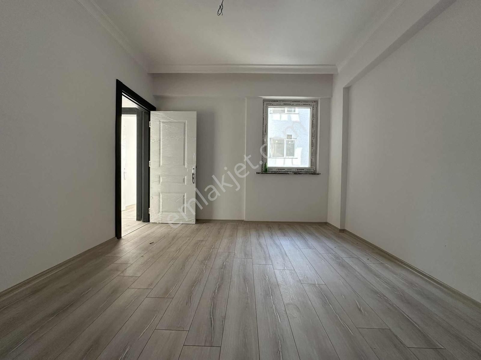 Kayalardan Çamlık Caddesi Üzeri Cambalkonlu 3+1 Sıfır Kiralık - Görsel 9