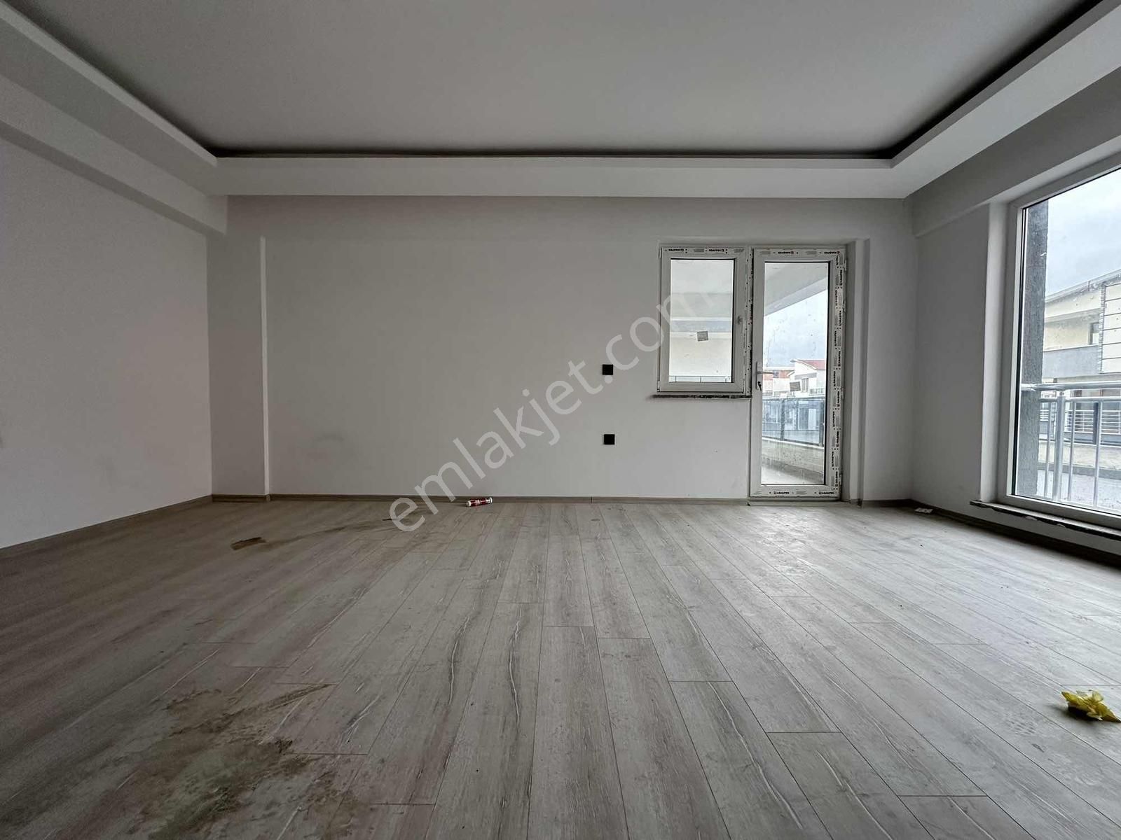 Kayalardan Çamlık Caddesi Üzeri Cambalkonlu 3+1 Sıfır Kiralık - Görsel 4