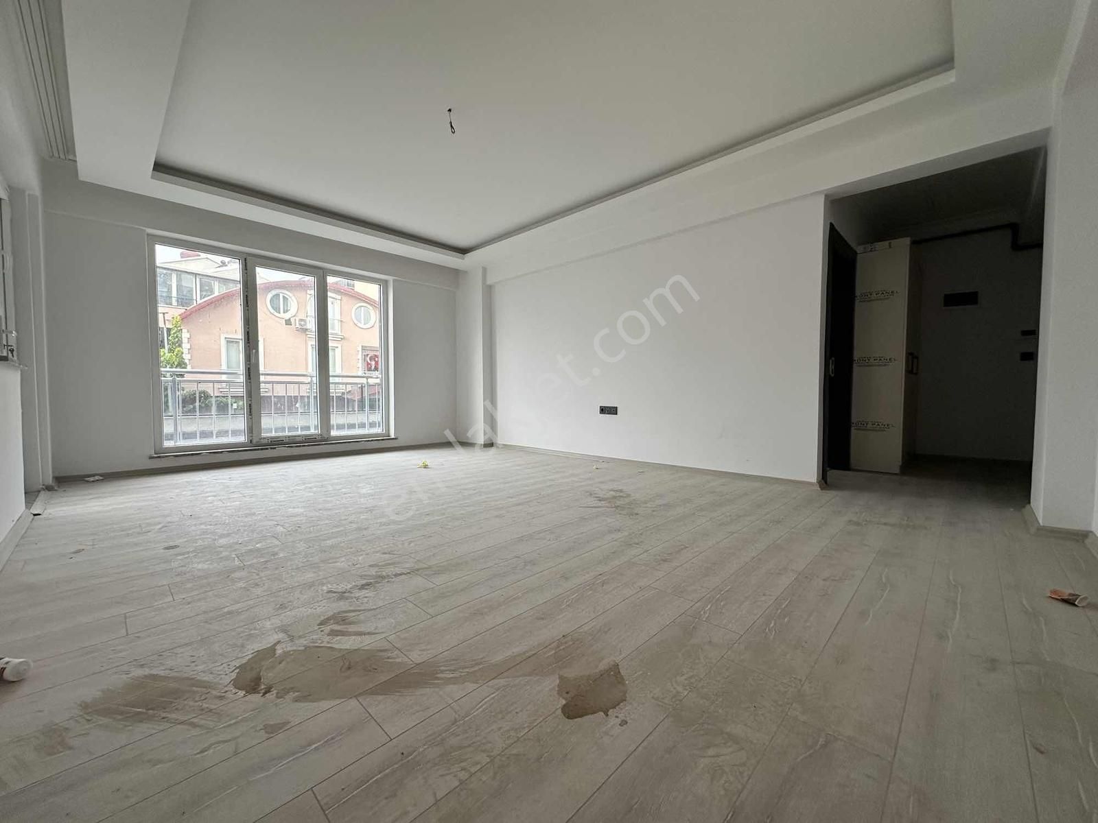 Kayalardan Çamlık Caddesi Üzeri Cambalkonlu 3+1 Sıfır Kiralık - Görsel 3