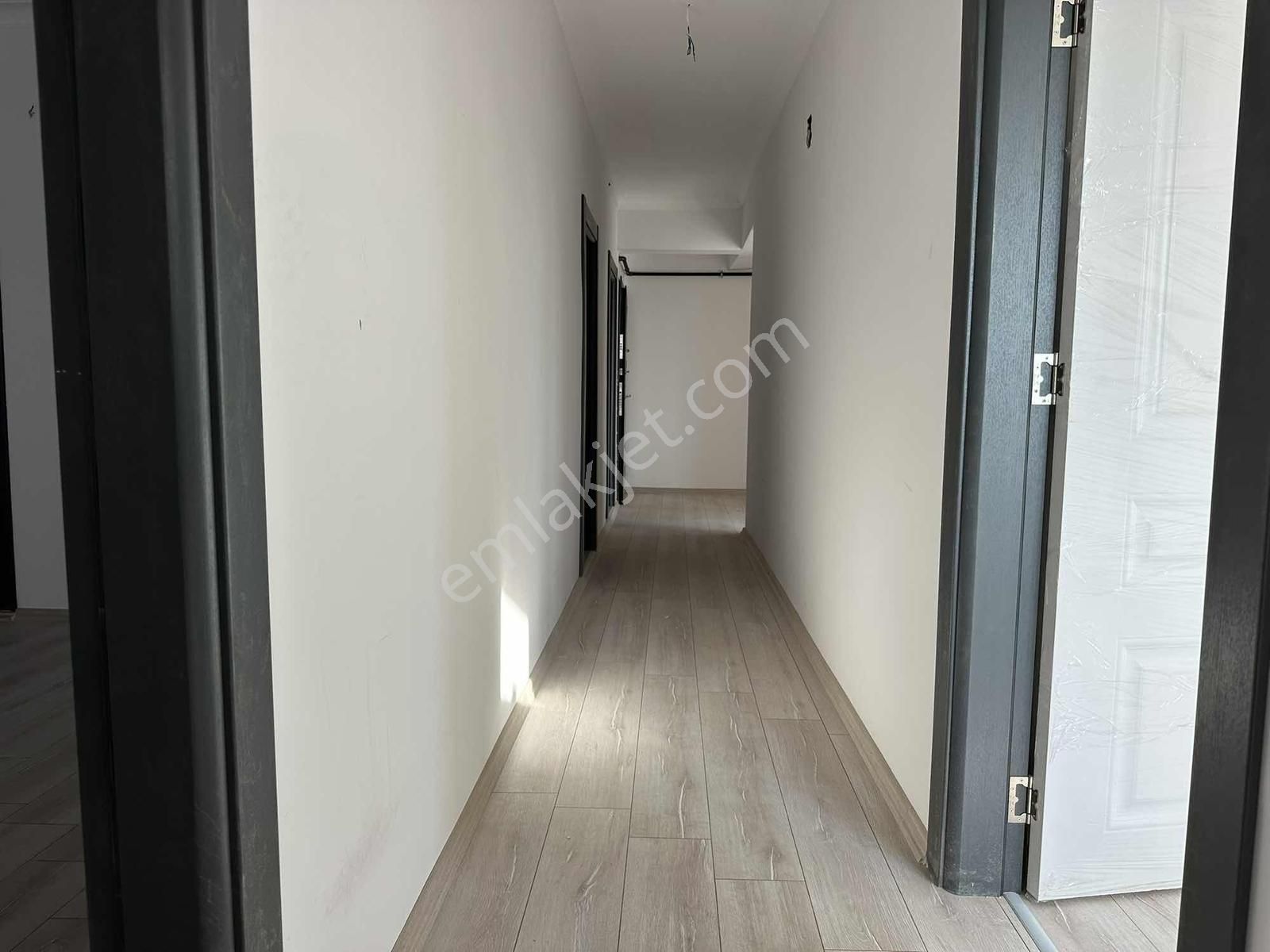 Kayalardan Çamlık Caddesi Üzeri Cambalkonlu 3+1 Sıfır Kiralık - Görsel 40
