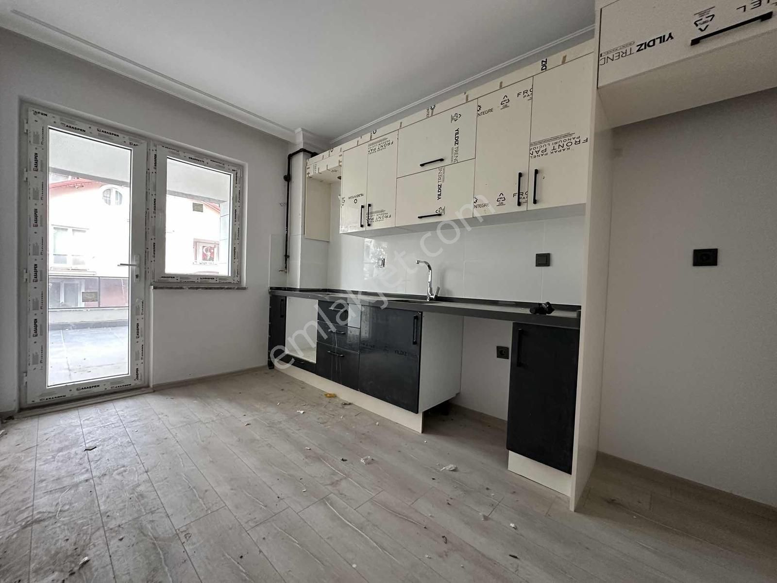 Kayalardan Çamlık Caddesi Üzeri Cambalkonlu 3+1 Sıfır Kiralık - Görsel 16