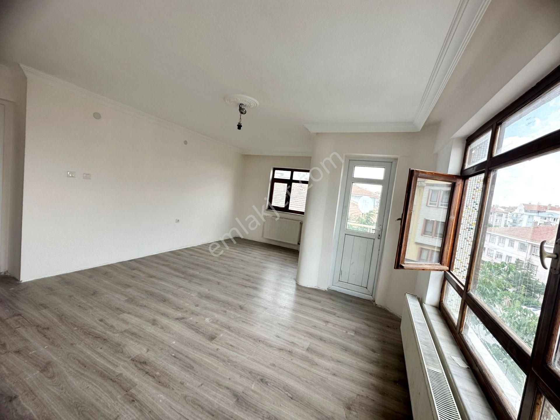 Uzman Emlak'dan İncirli Mh'de Cadde Üzerinde Katta Full Şehir Manzaralı Bağımsız 3+1 - Görsel 3