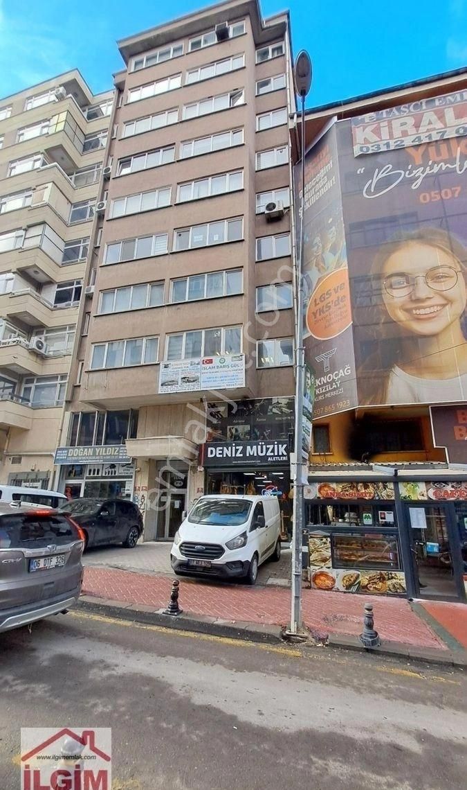Bayındır Sokakta Diş Proteze Uygun Meşrutiyet Caddesi Yakını 2+1 Daire