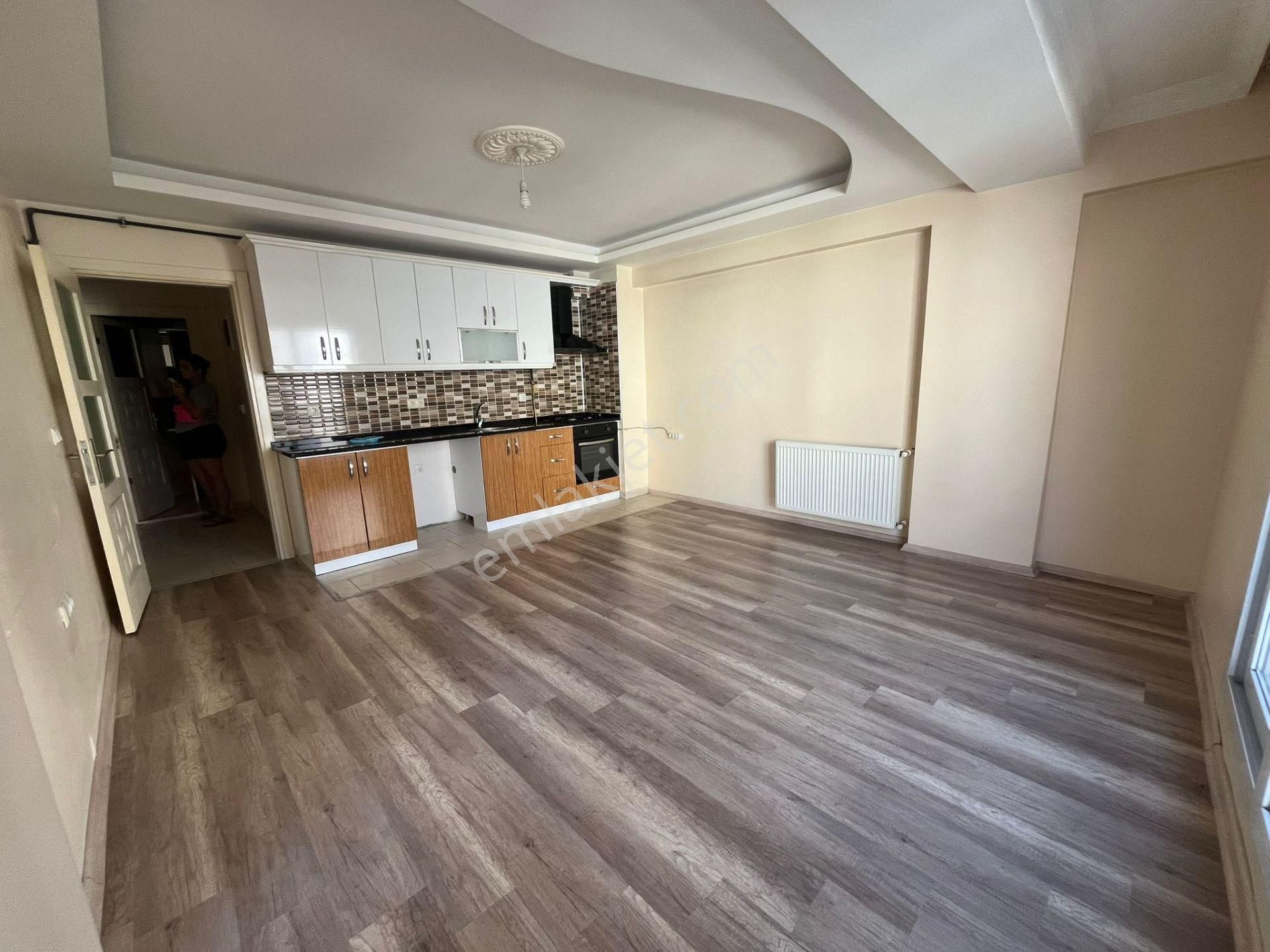 Buca Şirinyer Merkez Yakını Onat Caddesi Yanı 2+1 85m2 Dgazlı Arakat Balkonlu Kiralık Daire