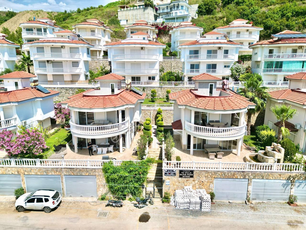 Kargıcakta Kale Ve Deniz Manzaralı, Havuzlu, Bahçeli Lüks Villa - Görsel 13