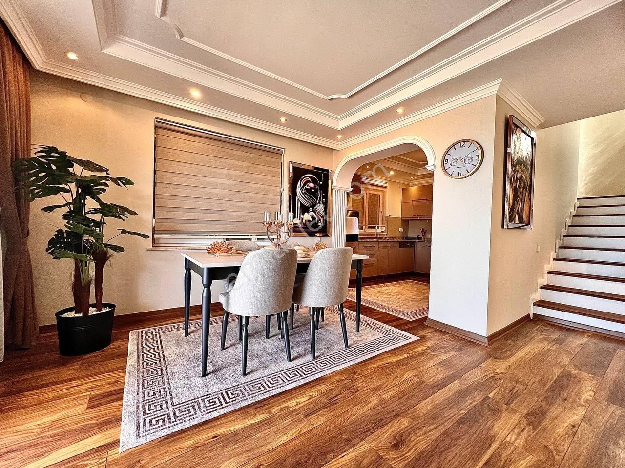 Kargıcakta Kale Ve Deniz Manzaralı, Havuzlu, Bahçeli Lüks Villa - Görsel 4