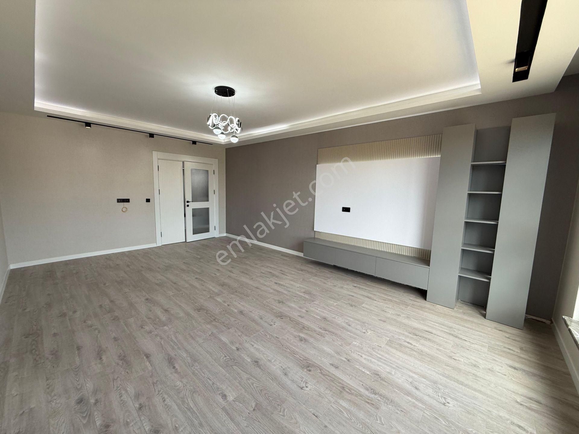 Pursaklar Mehmet Zengin Emlak'tan Teras Balkonlu Kapalı Otoparklı Lüks Sitede 2.kat 3+1 Sıfır Daire - Görsel 17