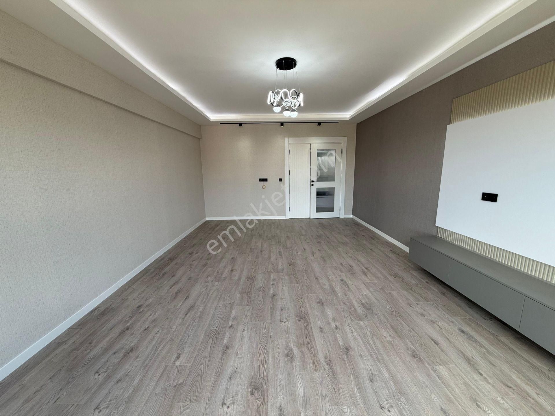 Pursaklar Mehmet Zengin Emlak'tan Teras Balkonlu Kapalı Otoparklı Lüks Sitede 2.kat 3+1 Sıfır Daire - Görsel 12