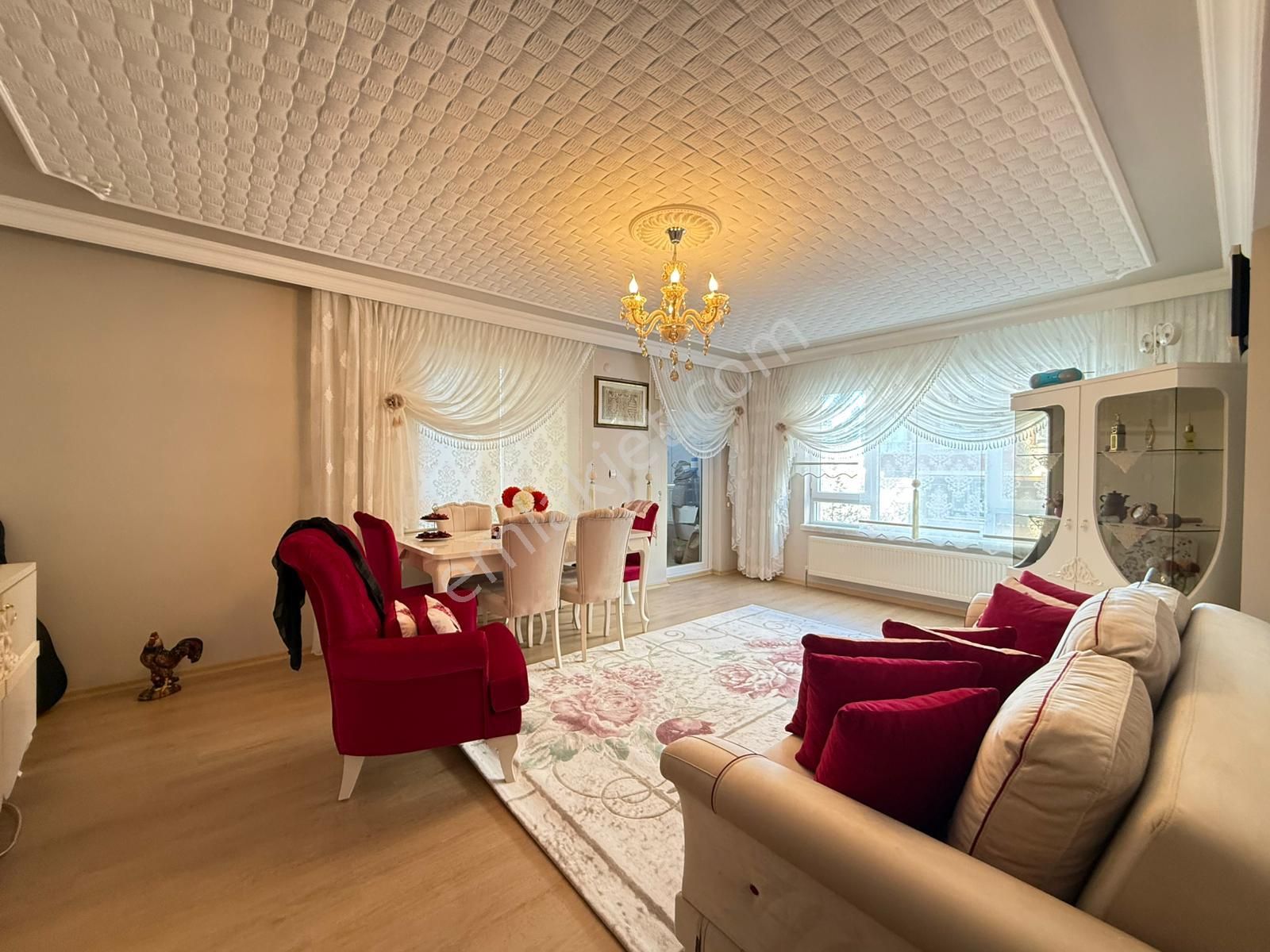 Kariyer'den Ovacık Yakını 3+1 Çift Banyolu 3 Balkonlu Kök Tapu