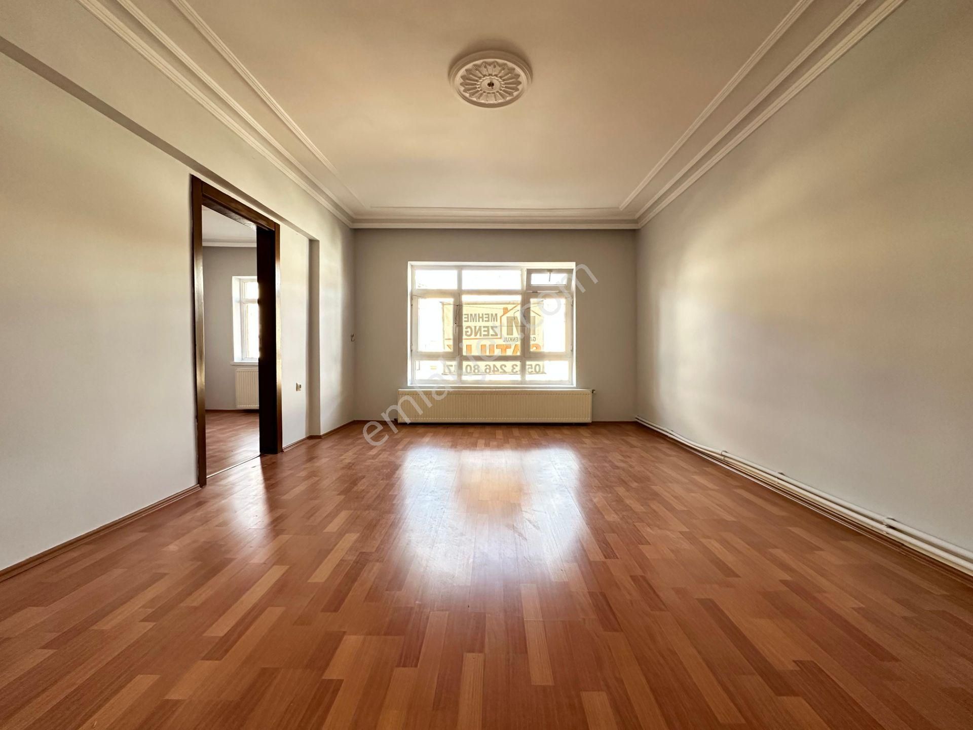 Pursaklar Mehmet Zengin Emlak'tan Merkezde Çarşı İçinde Yapılı 3.kat 3+1 Daire