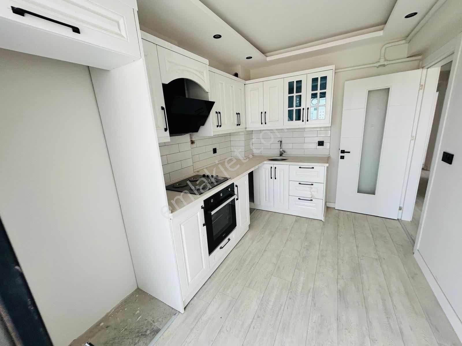 Manisa Muradiye Mah Satılık Site İçinde 3+1 Otoparklı Daire - Görsel 2