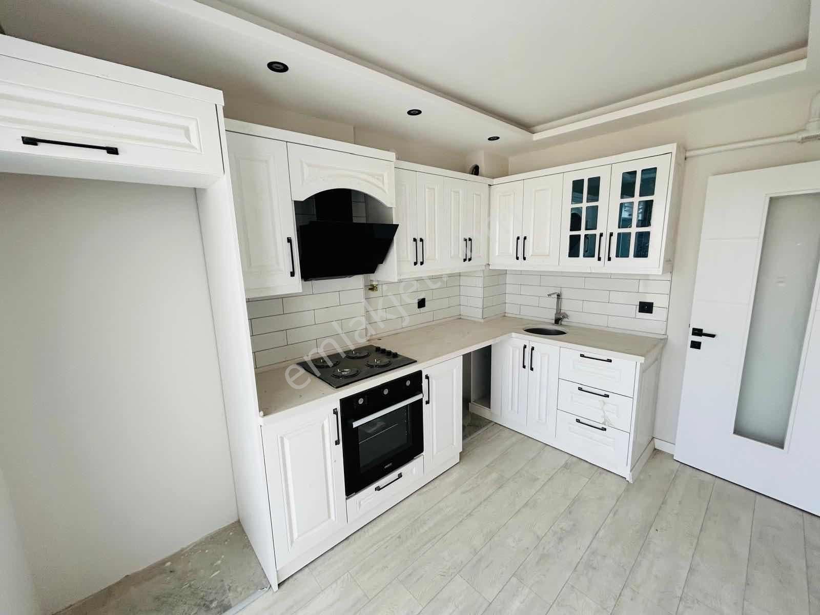 Manisa Muradiye Mah Satılık Site İçinde 3+1 Otoparklı Daire