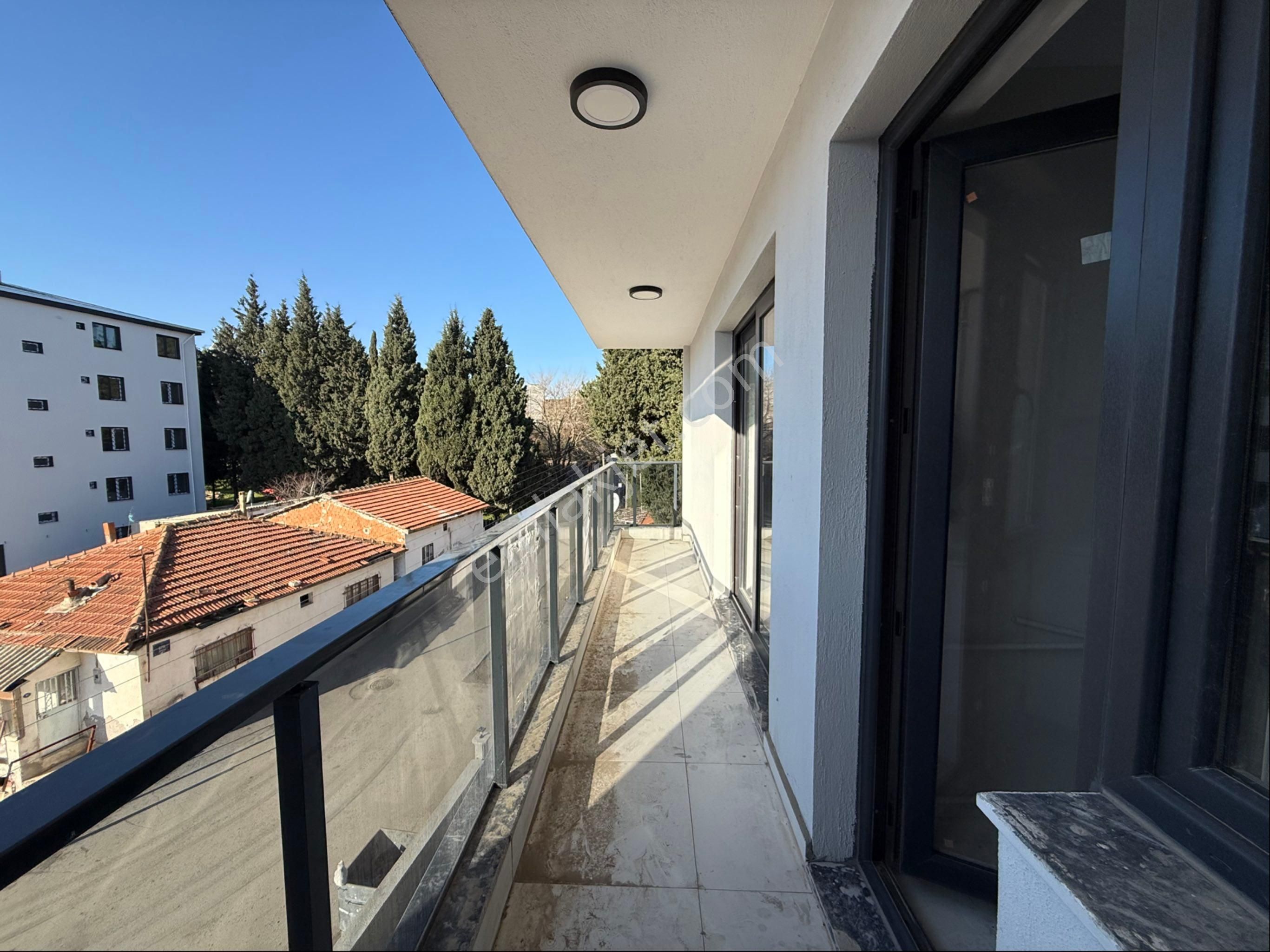 Kurtuluş Mahallesinde Satılık 2+1 Kapalı Mutfak - Görsel 12