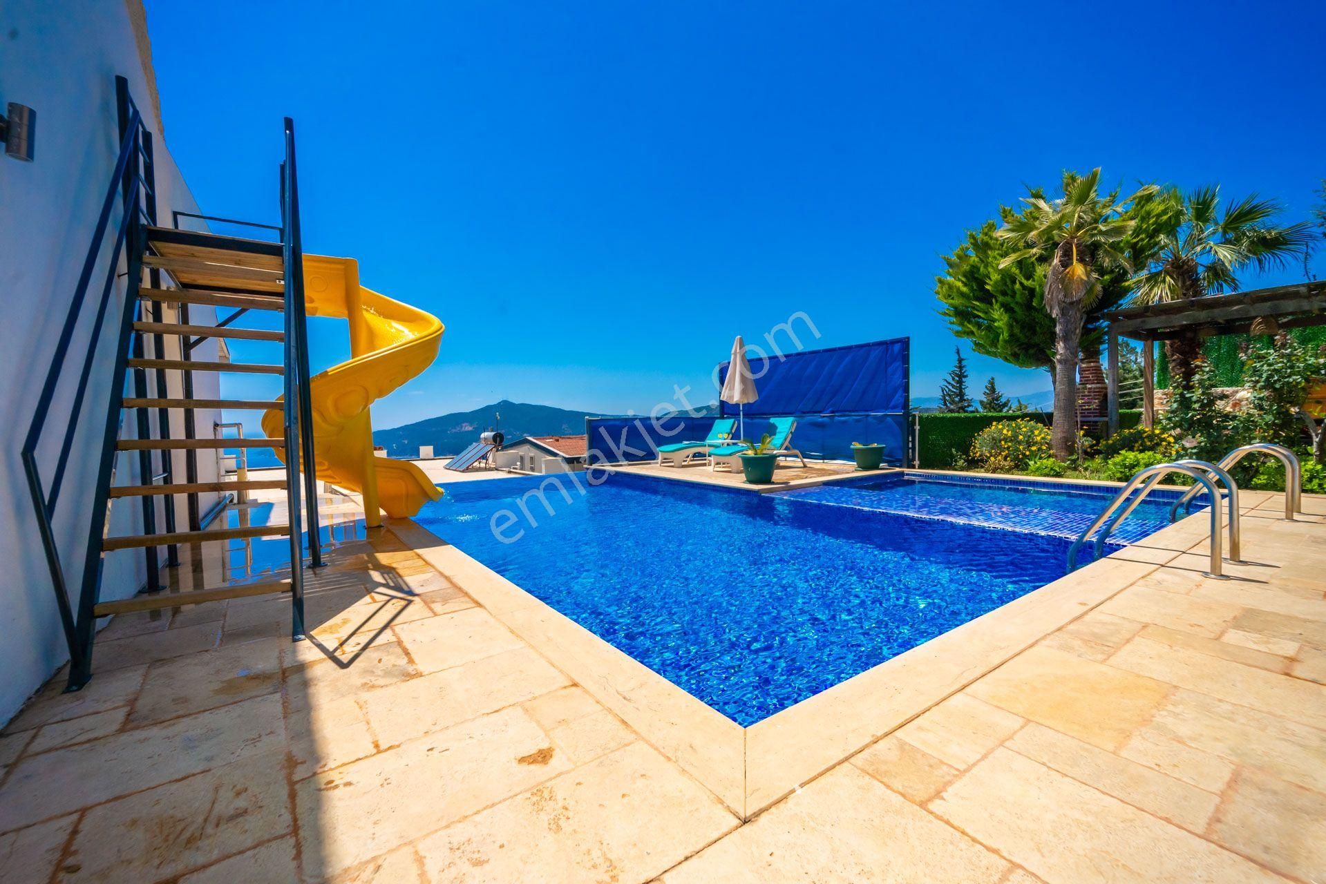 Kalkan Mevkiinde Deniz Manzaralı Kiralık Balayı Villası - Görsel 3