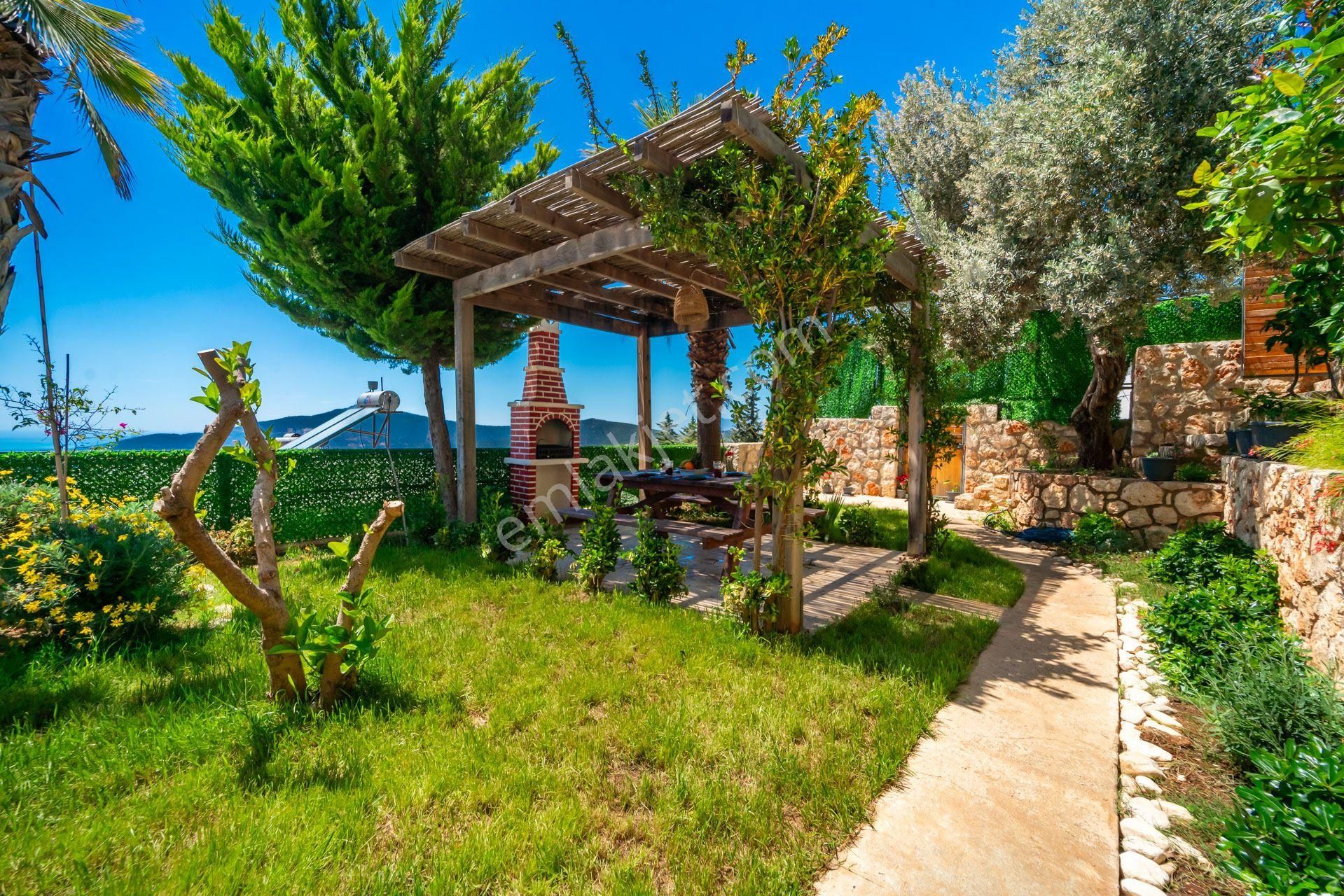 Kalkan Mevkiinde Deniz Manzaralı Kiralık Balayı Villası - Görsel 12