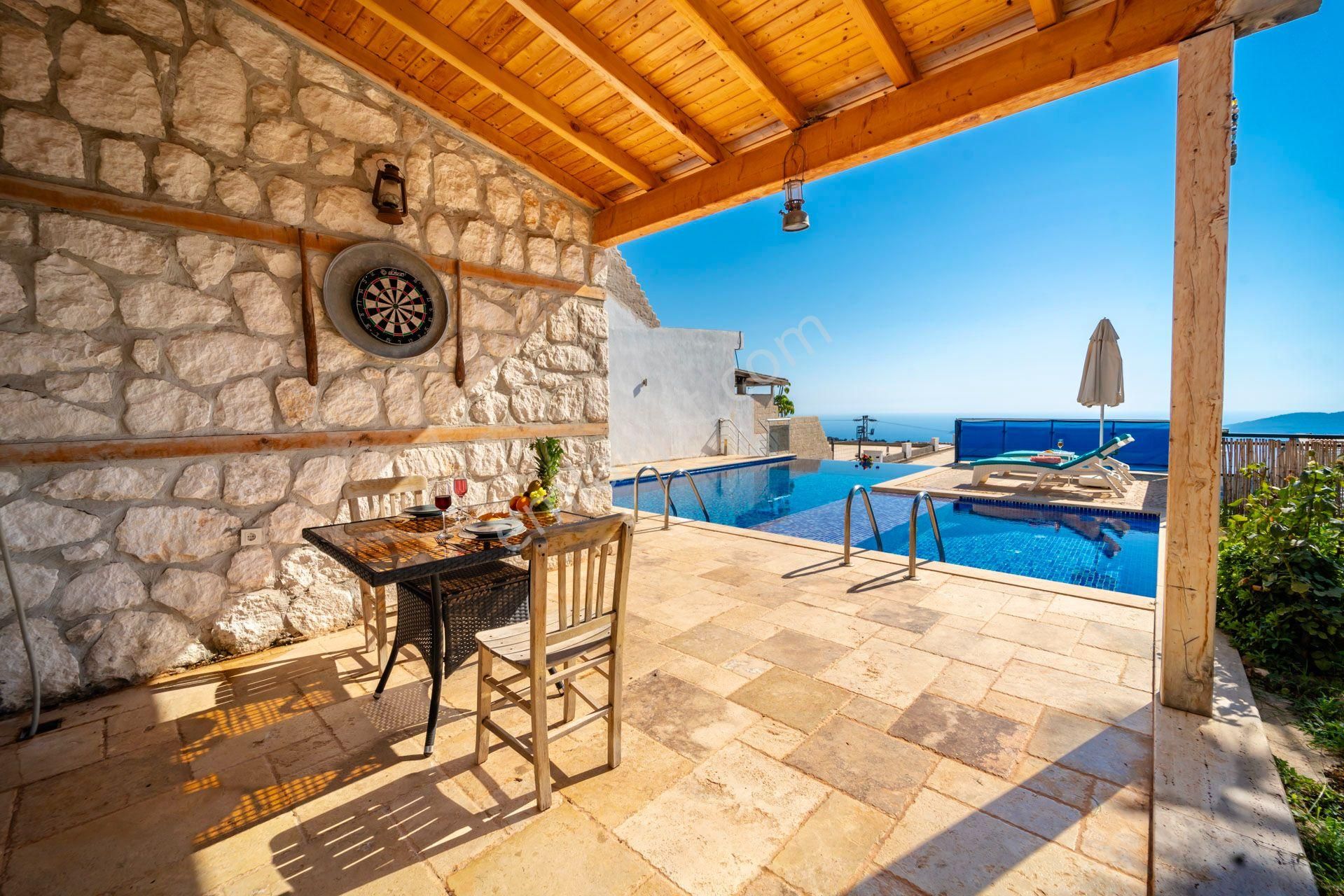 Kalkan Mevkiinde Deniz Manzaralı Kiralık Balayı Villası - Görsel 8