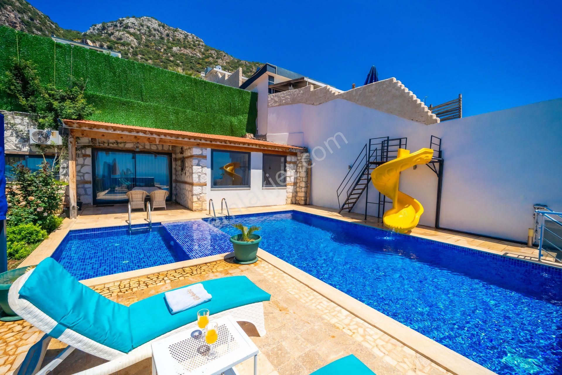 Kalkan Mevkiinde Deniz Manzaralı Kiralık Balayı Villası - Görsel 5