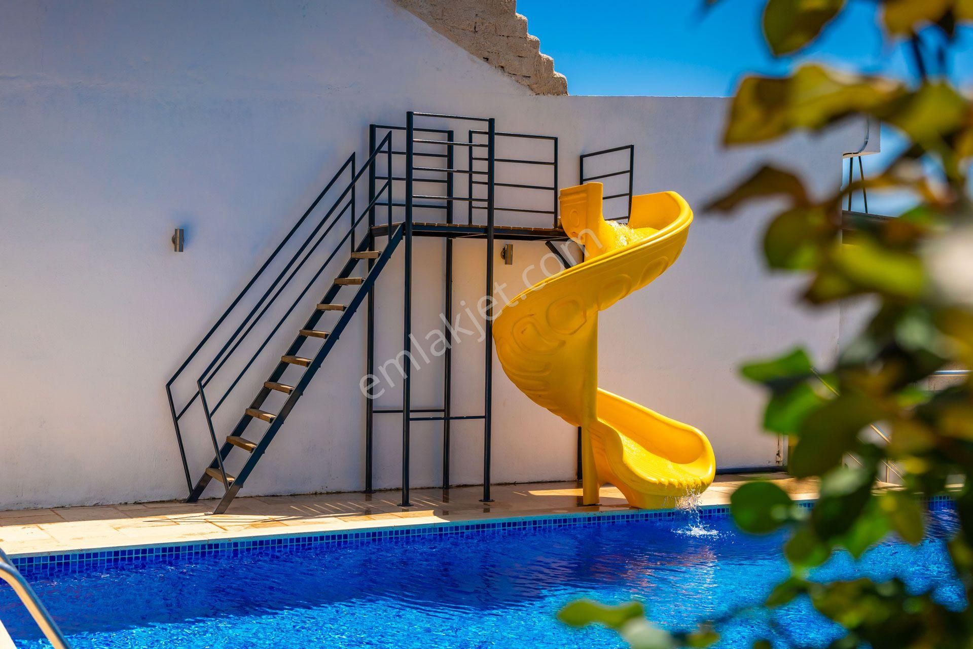 Kalkan Mevkiinde Deniz Manzaralı Kiralık Balayı Villası - Görsel 2