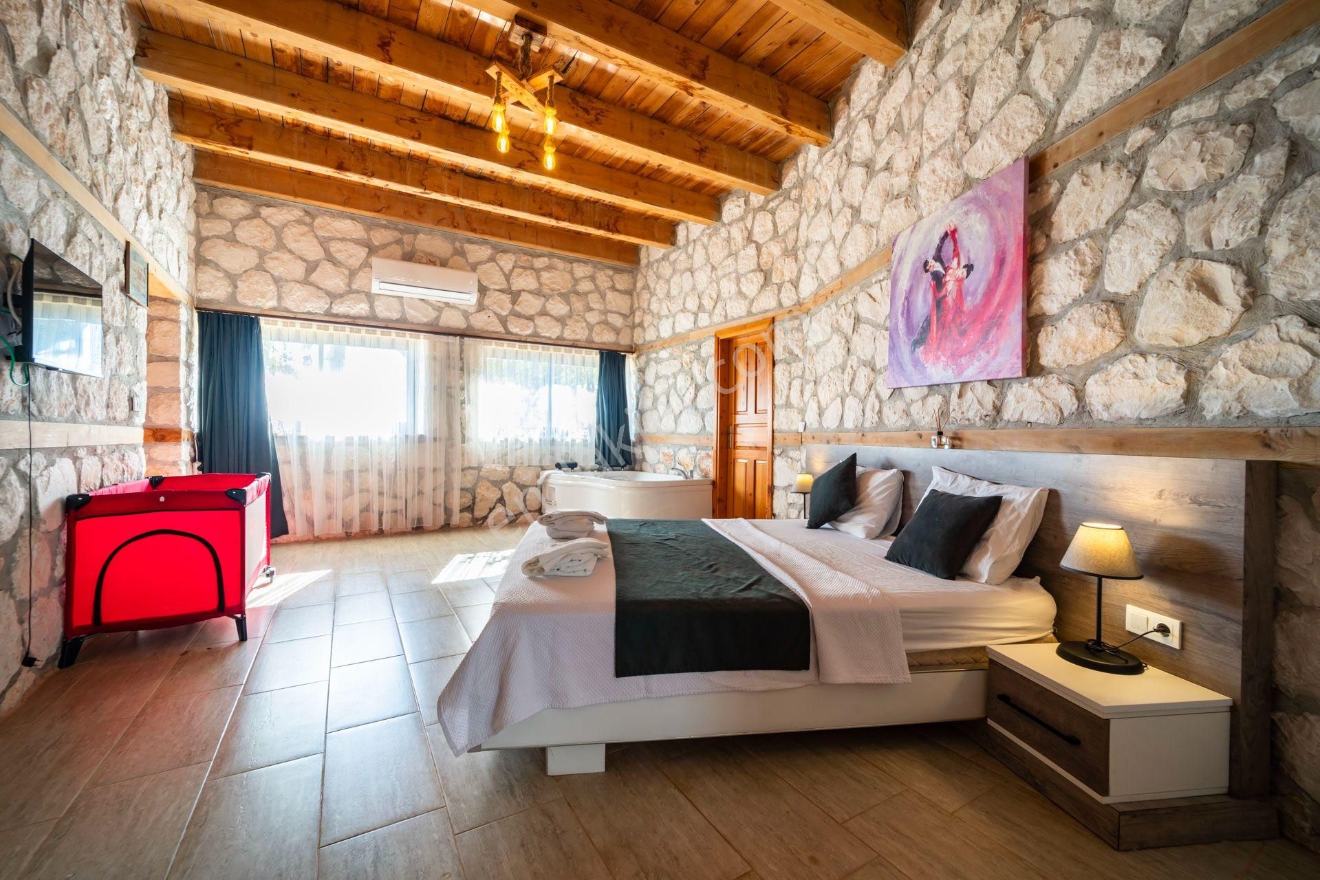 Kalkan Mevkiinde Deniz Manzaralı Kiralık Balayı Villası - Görsel 29