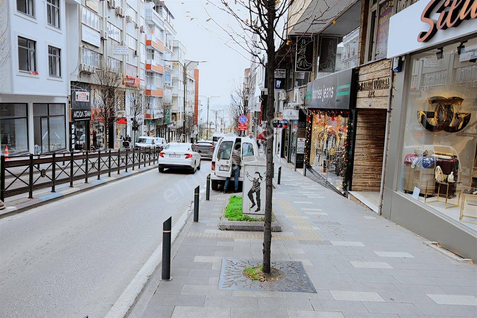 Kaçmaz'emlaktan Trabzon Gazipaşa Cad.de Devren Kiralık Mağaza - Görsel 3