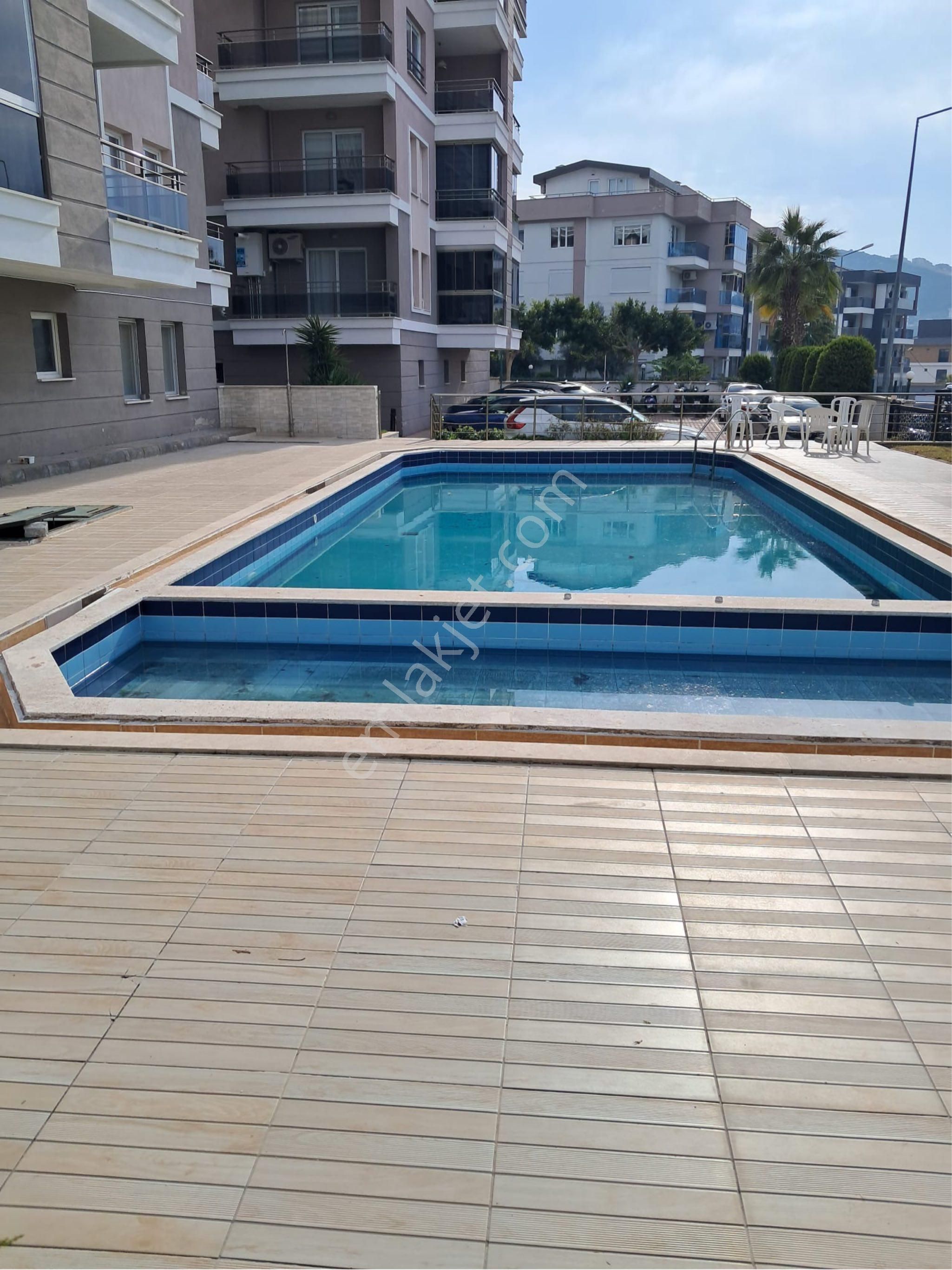 Kuşadası Otogar Arkası'nda Havuzlu Sitede 2+1 Satılık Daire - Görsel 32